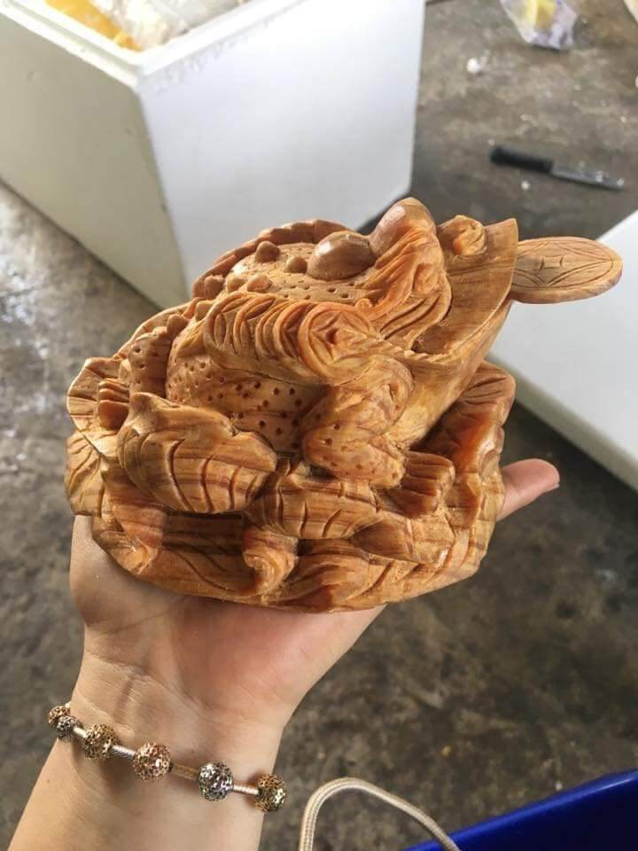 Thiềm thừ, cóc ba chân tài lộc gỗ huyết long