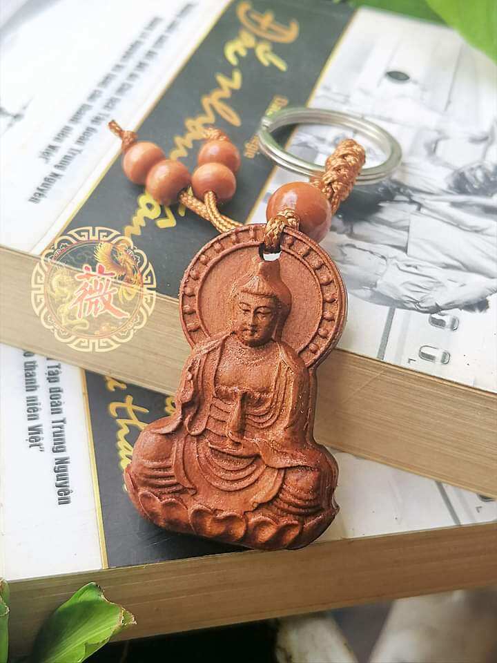 Móc khóa Phật Bà Quan Âm bằng gỗ bình an