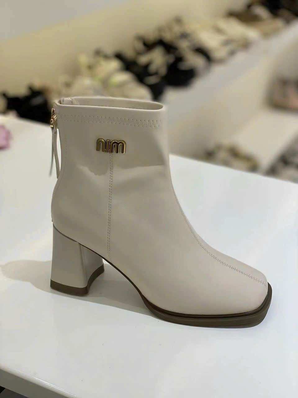 Bốt da lỳ cổ thấp chữ M IU hottrend