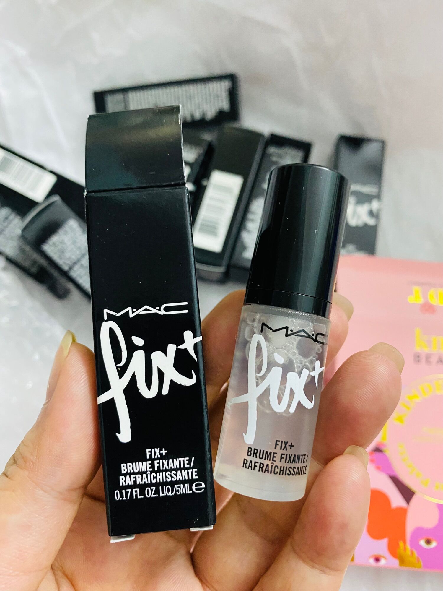Xịt khoá makeup mac