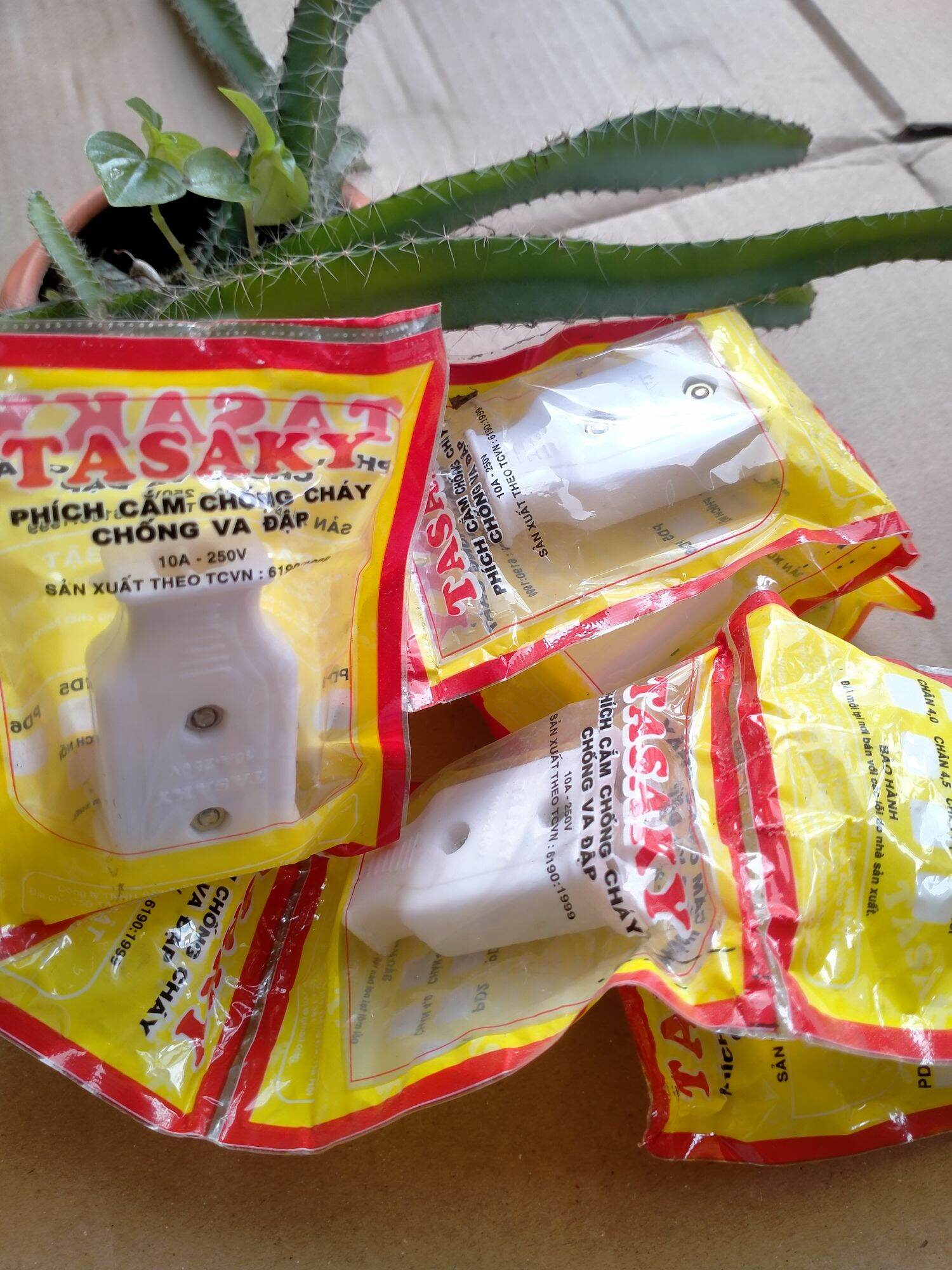 [HCM]Phích nối âm - Phích cắm cái cao cấp Tasaki