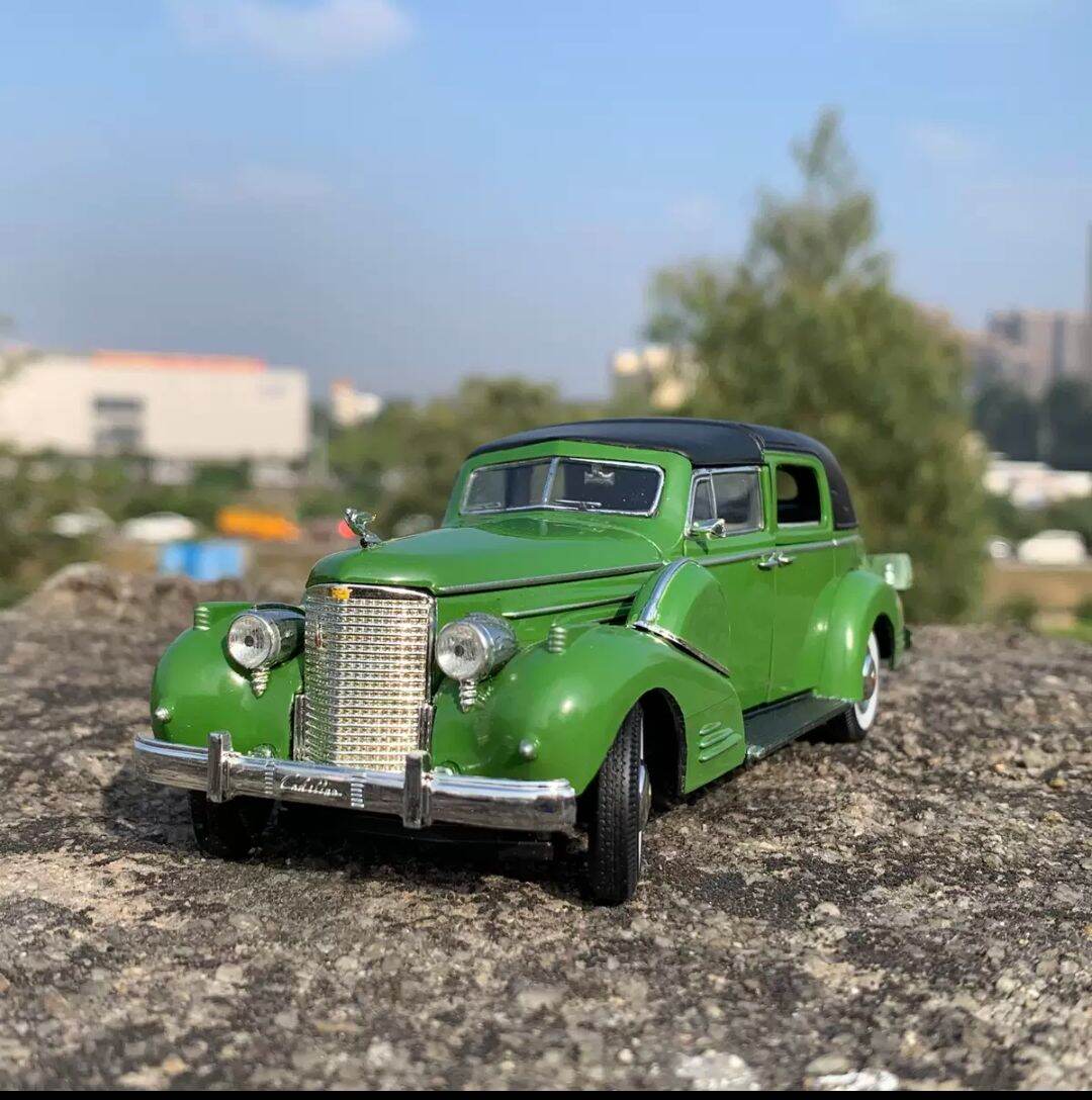 Xe mô hình Cadillac hợp kim 1:32