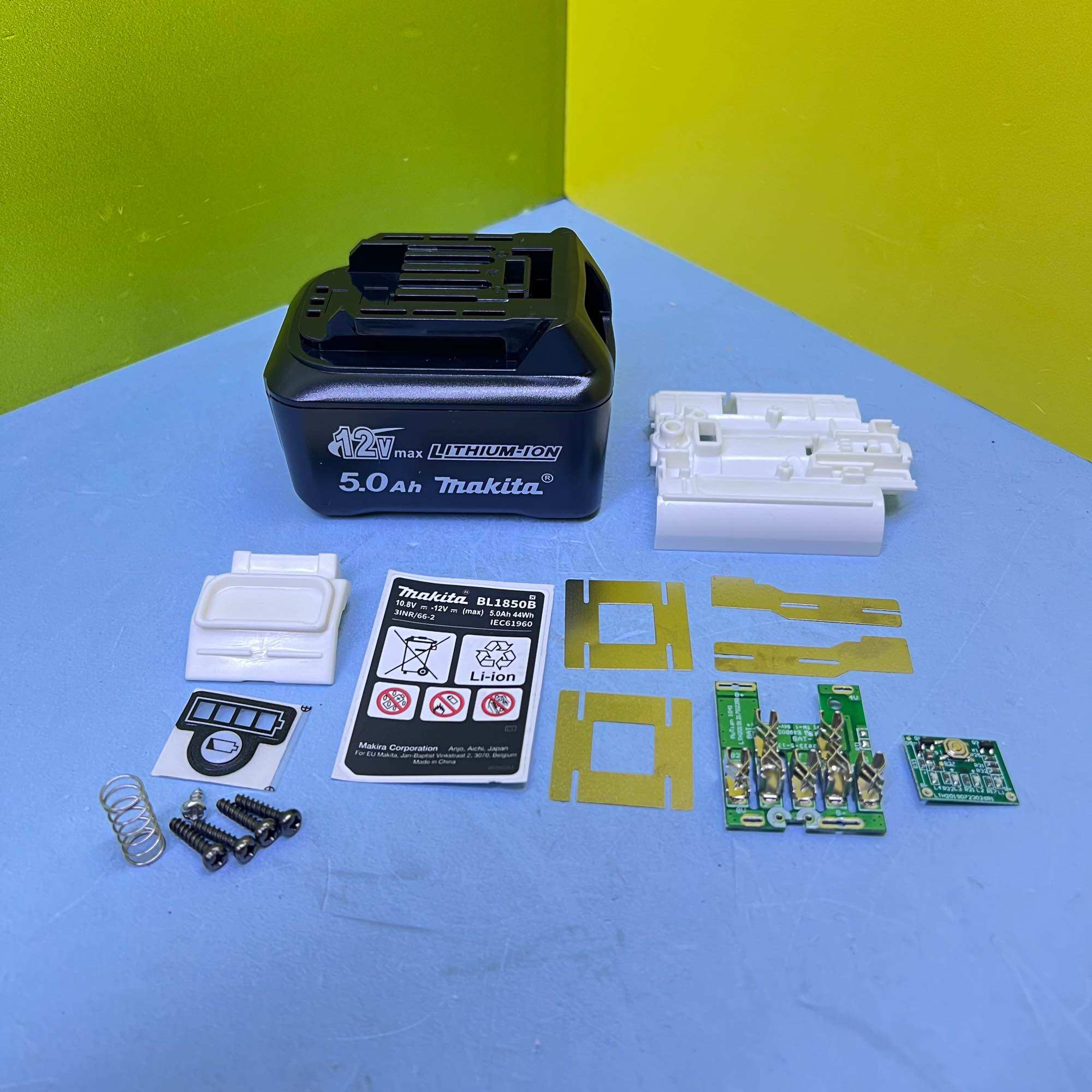 Vỏ mạch makita 12v max nhận sạc zin