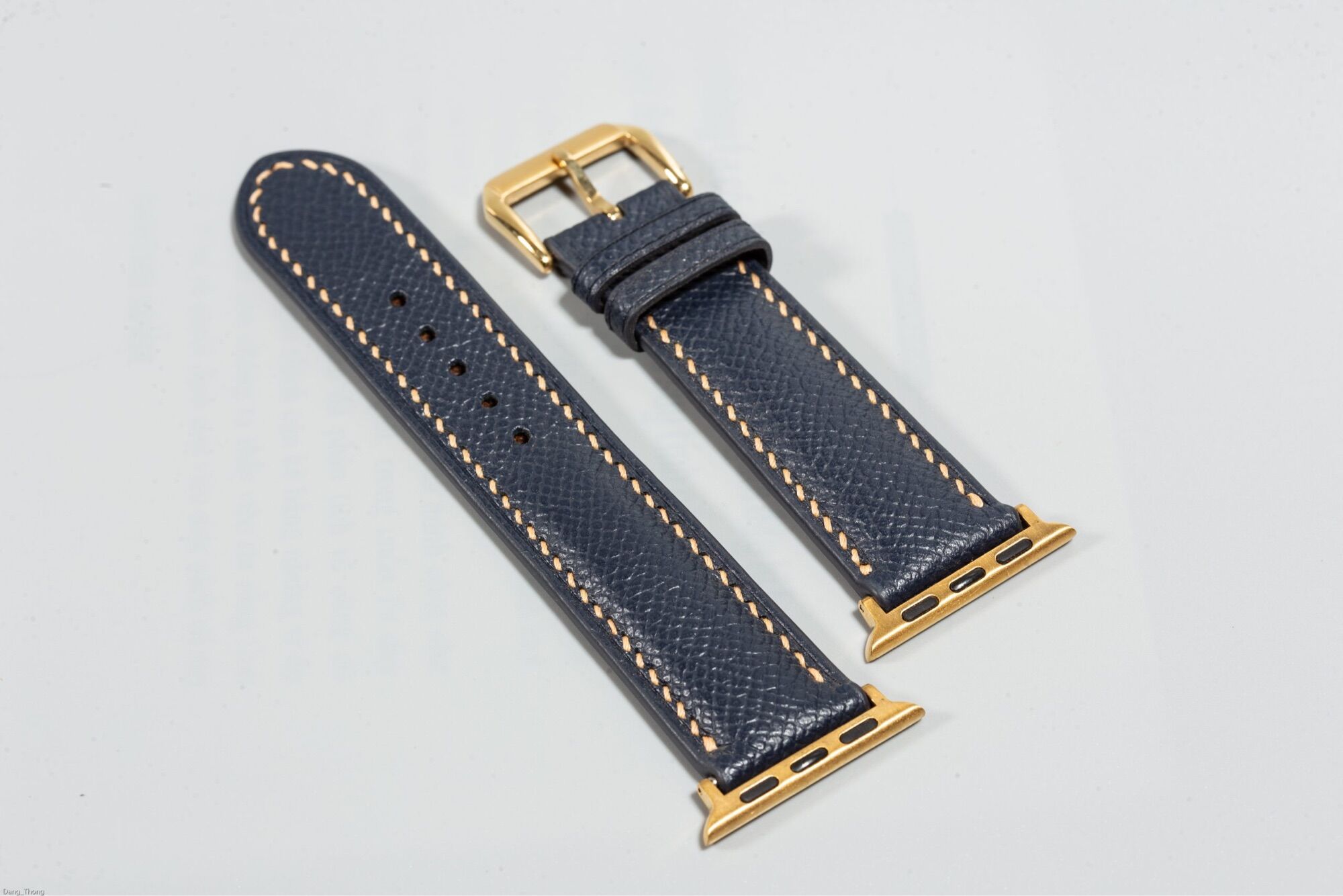 Dây đồng hồ apple watch da bò epsom handmade màu xanh navy chỉ vàng
