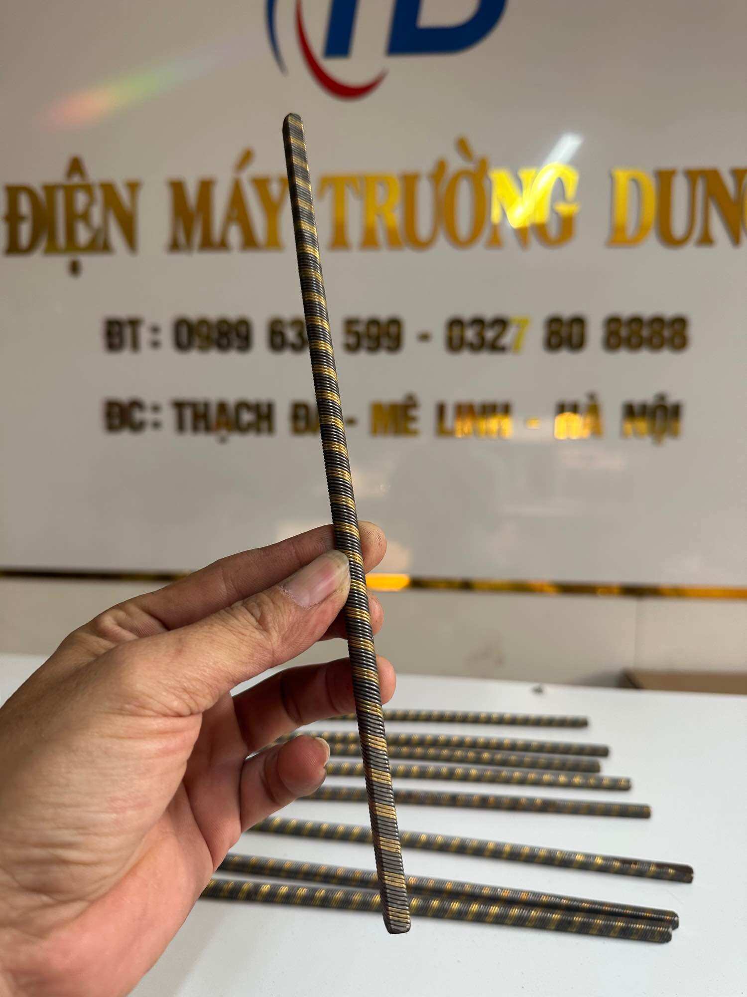 Ty ( Láp ) Sợi Cáp Máy đầm thước 2 Đầu Vuông 6,8mm phi 8mm dài 27cm