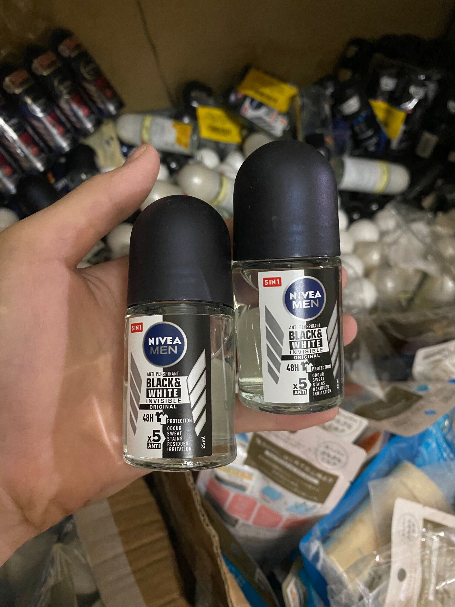Lăn ngăn mùi nivea men black & white chống ố vàng áo 50ml-25ml