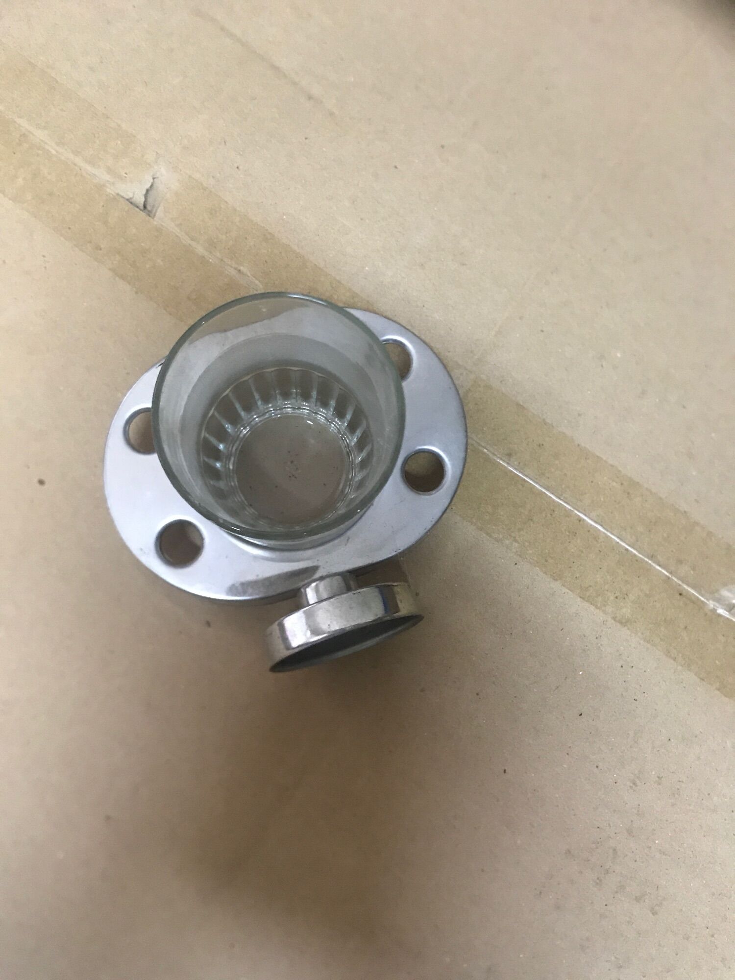 Kệ để cốc và bàn chải đánh răng