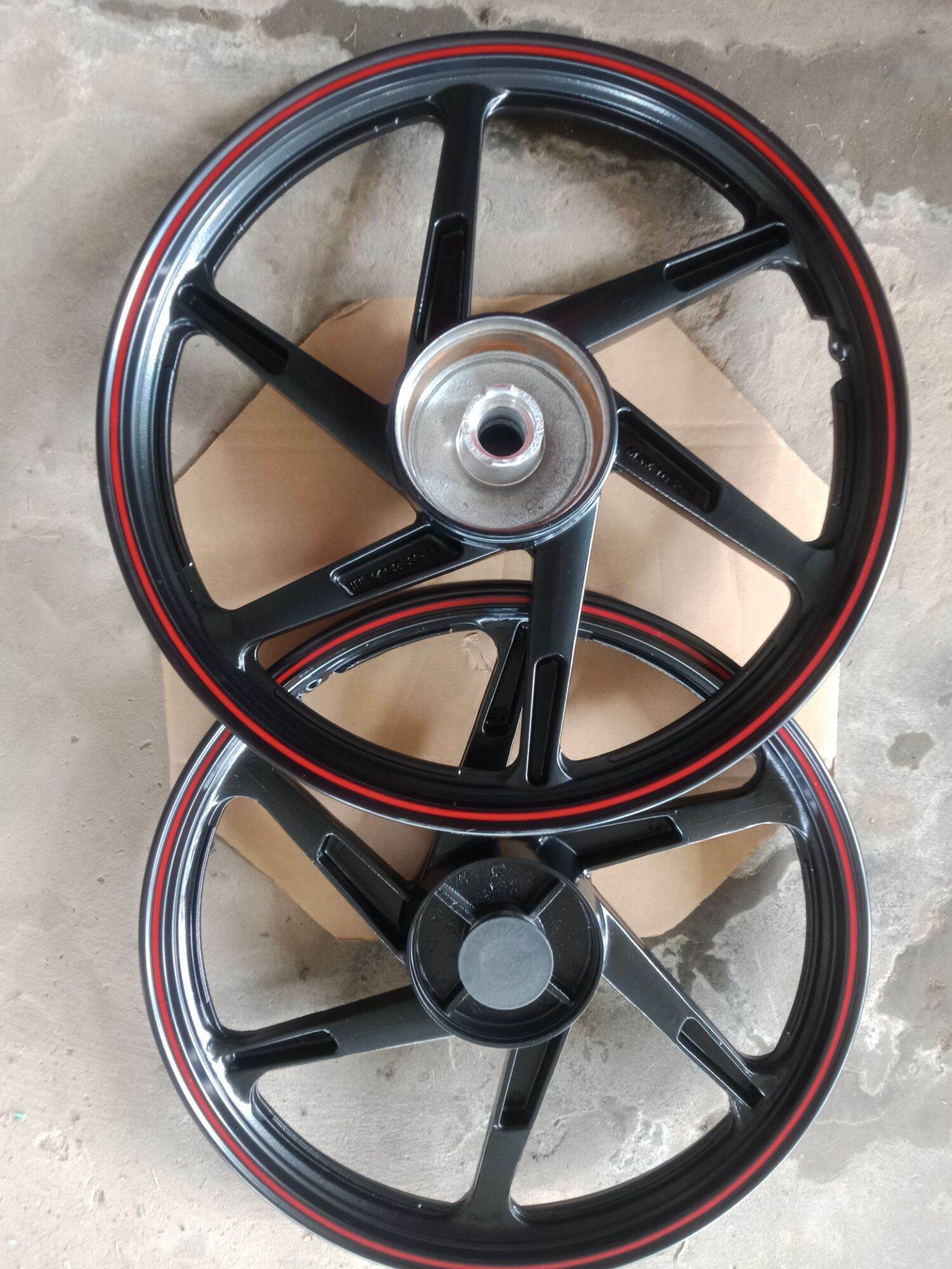 cặp mâm 6 cây satrea đùm đen.loại tốt