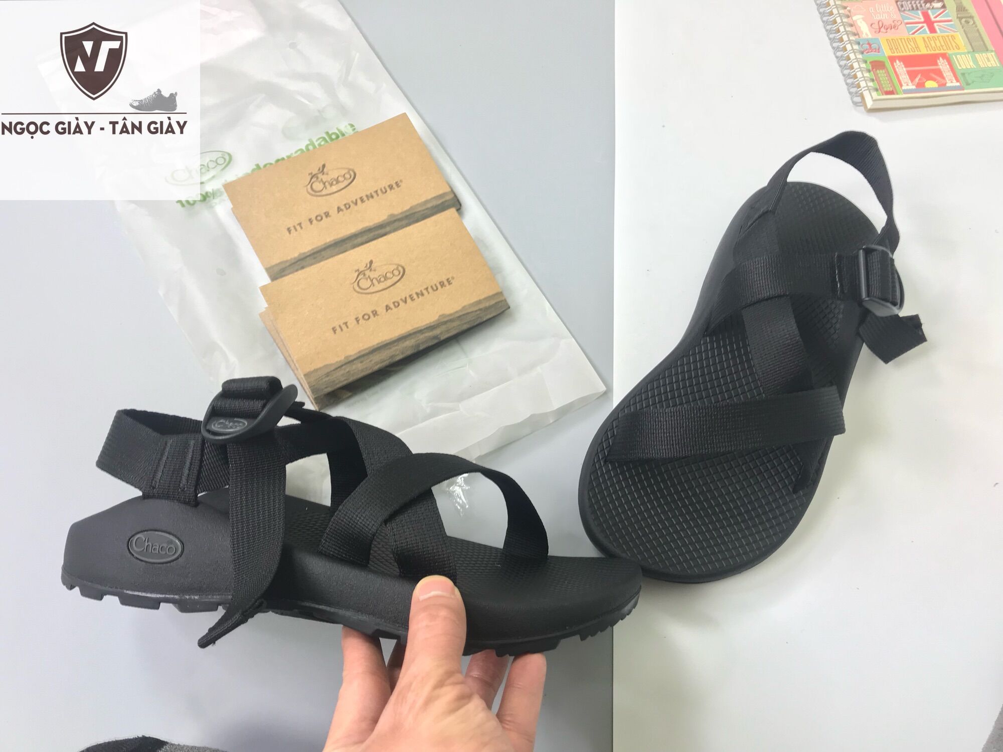 Quai hậu Sandal Chaco J105375 màu full đen authentic