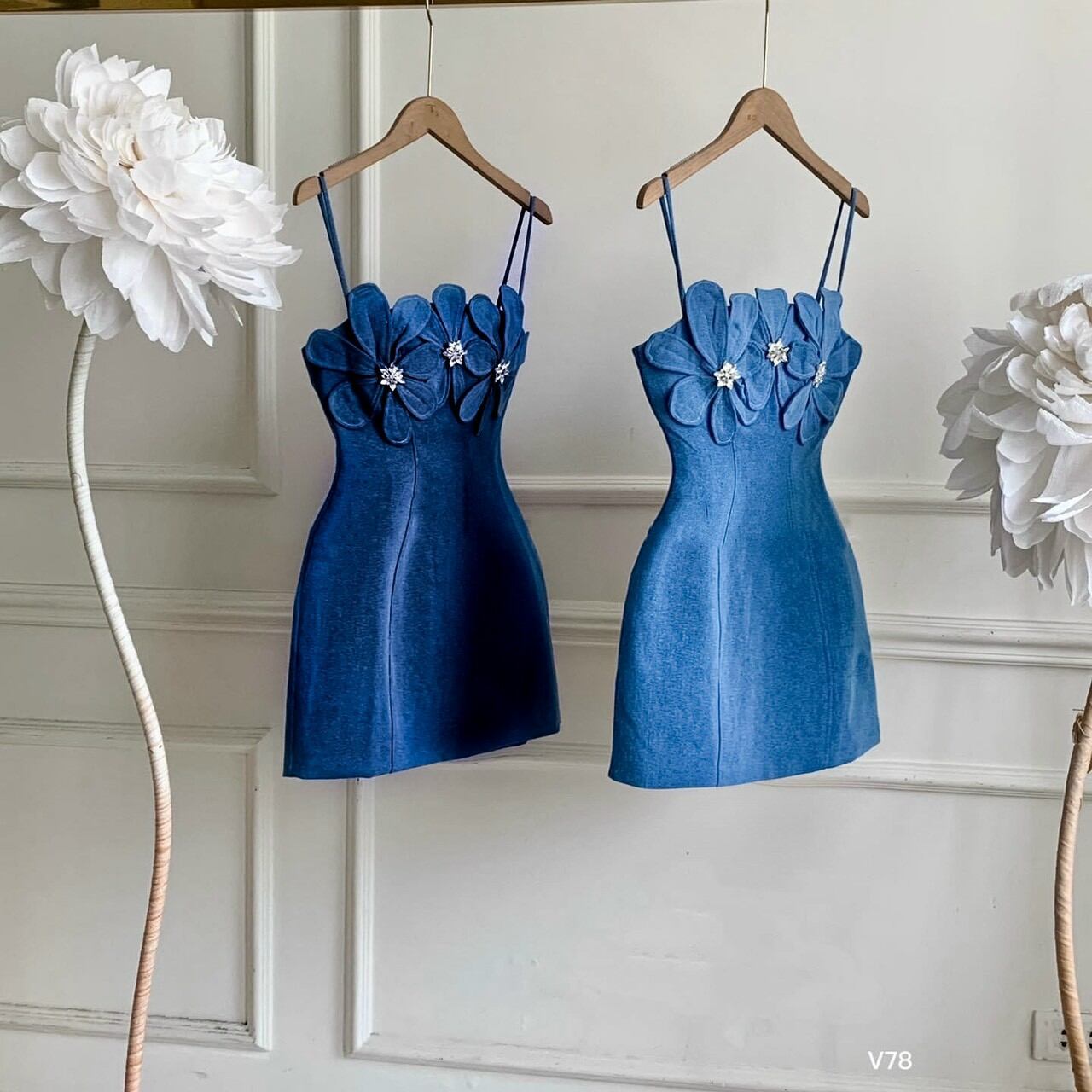 ĐẦM 2 DÂY JEAN HOA TRƯỚC NGỰC
