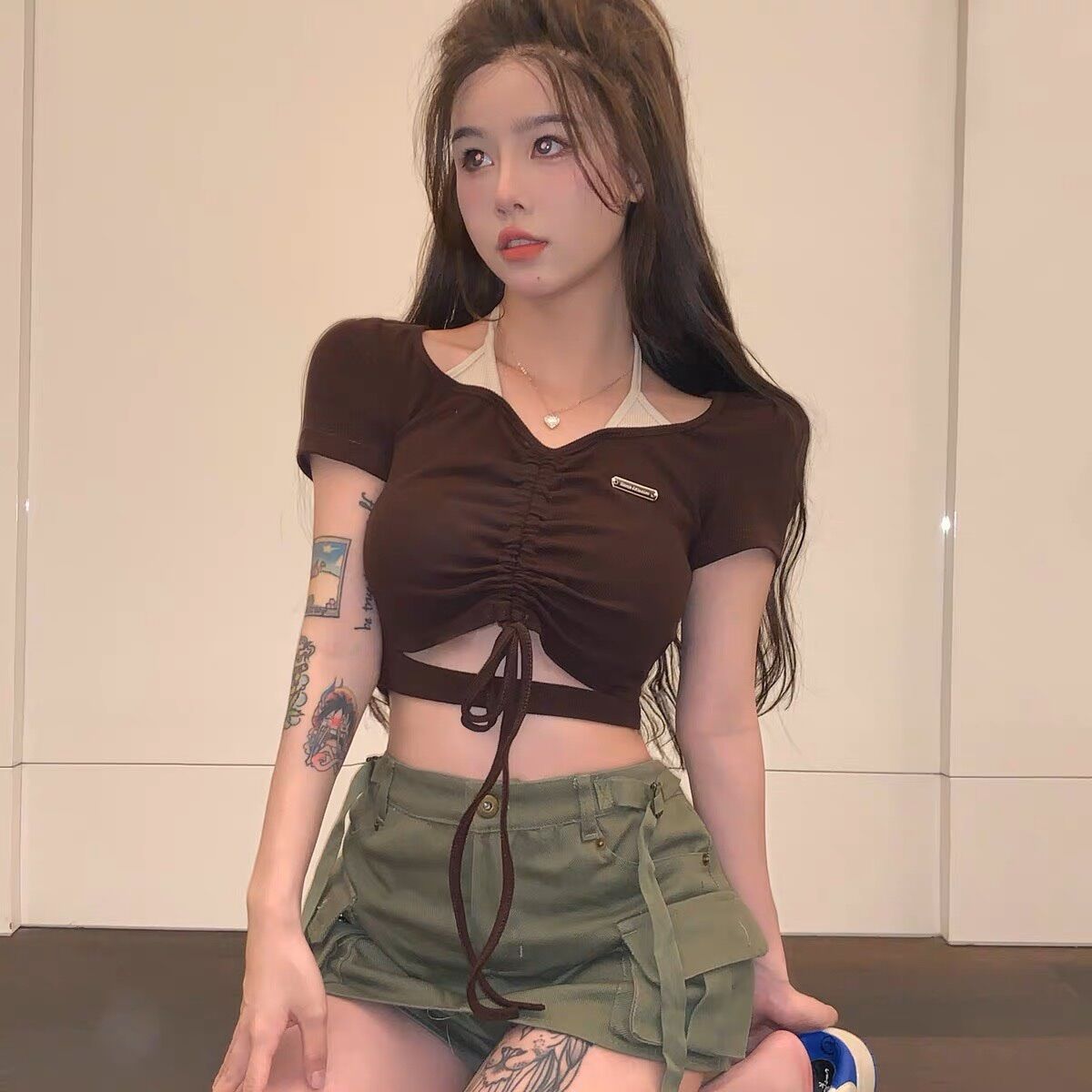 Áo croptop phối màu yếm khoét eo sos