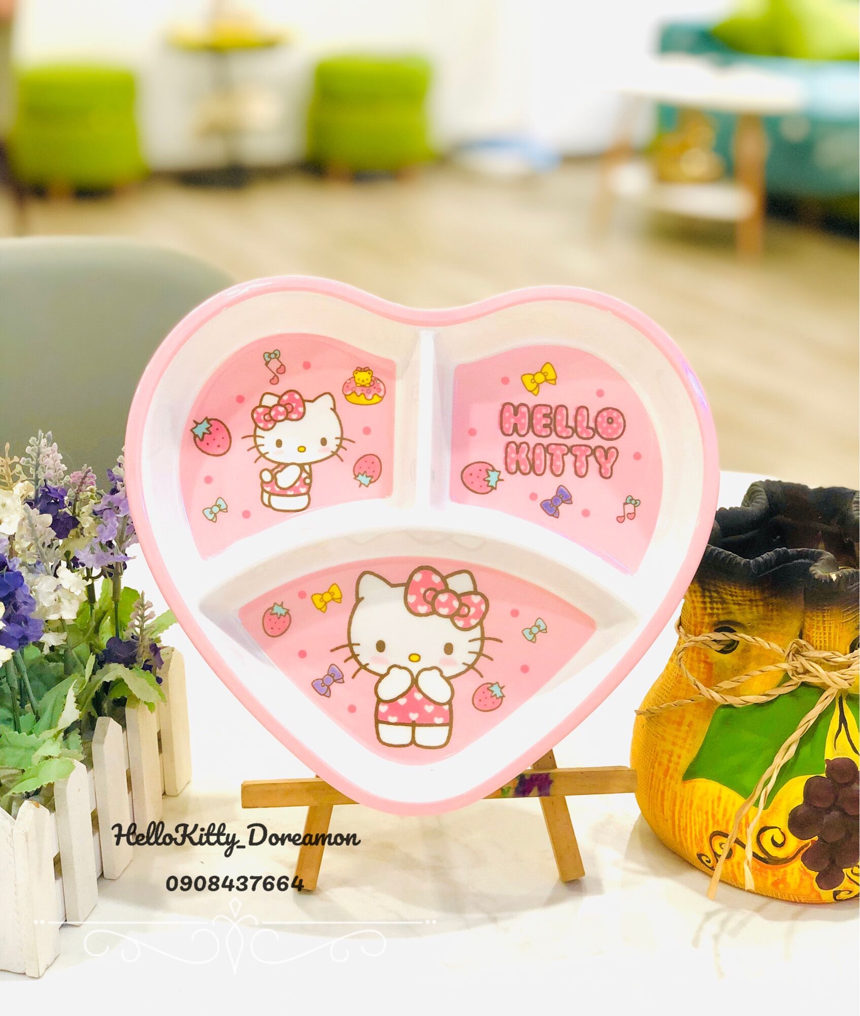 Dĩa trái tim 3 ngăn HelloKitty Doreamon