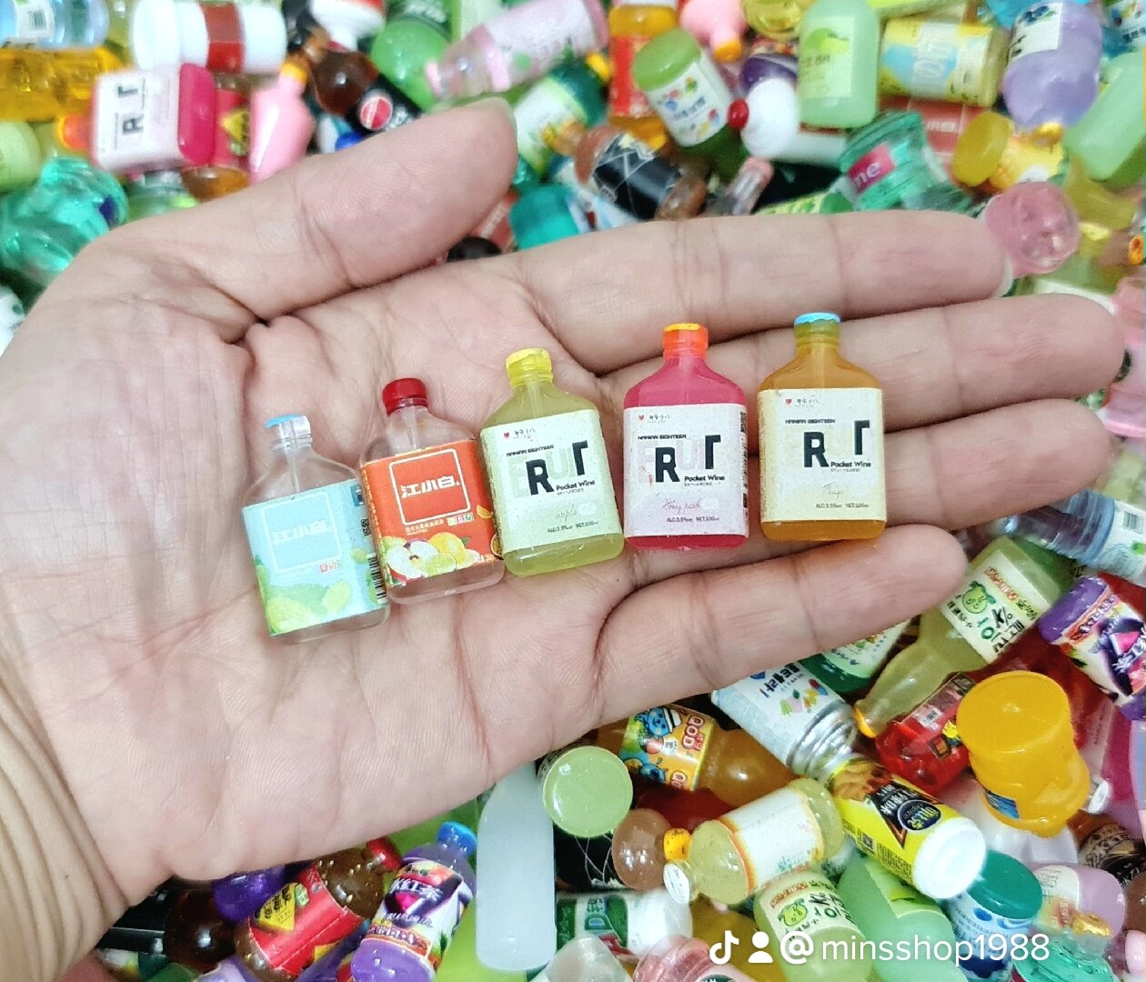 Set 100 charm hình chai nước nhiều loại dễ thương