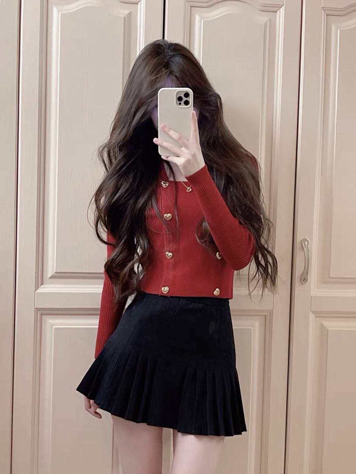 Áo len dài tay cổ vuông đính cúc trái tim