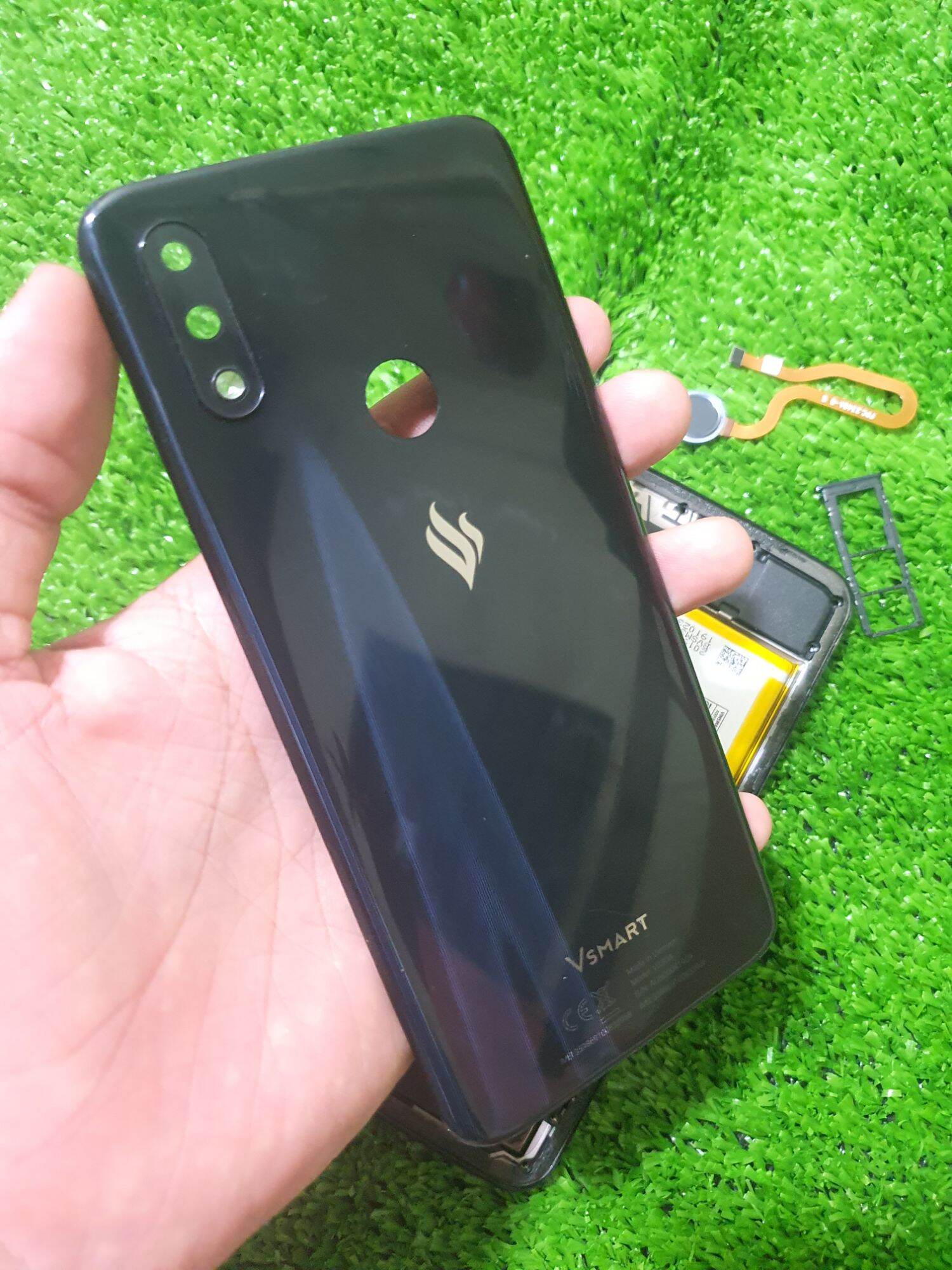 Nắp lưng luôn kính camera sau vsmart star 3 màu đen zin máy