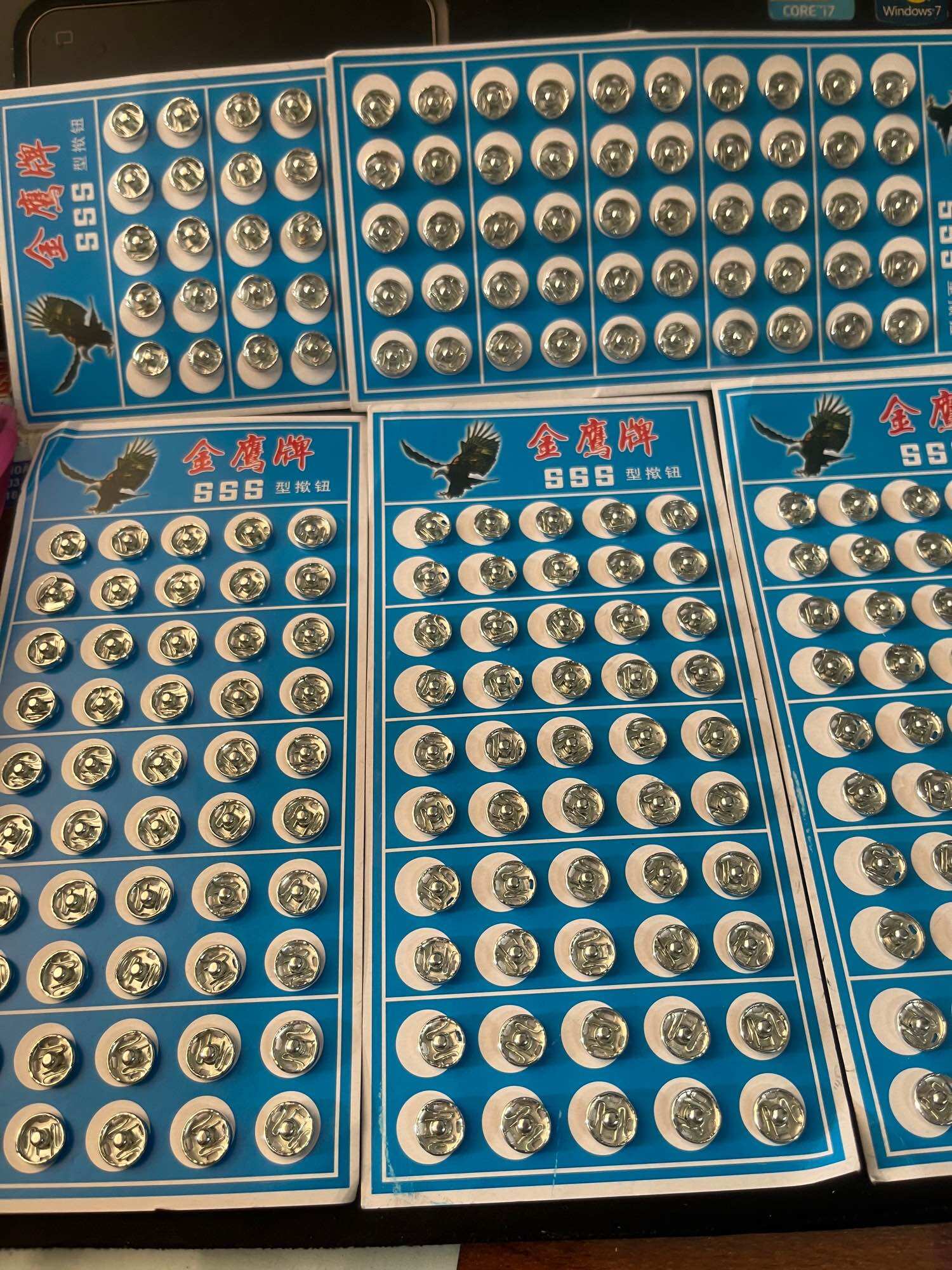 Cúc bấm mini vỉ 50 cúc
