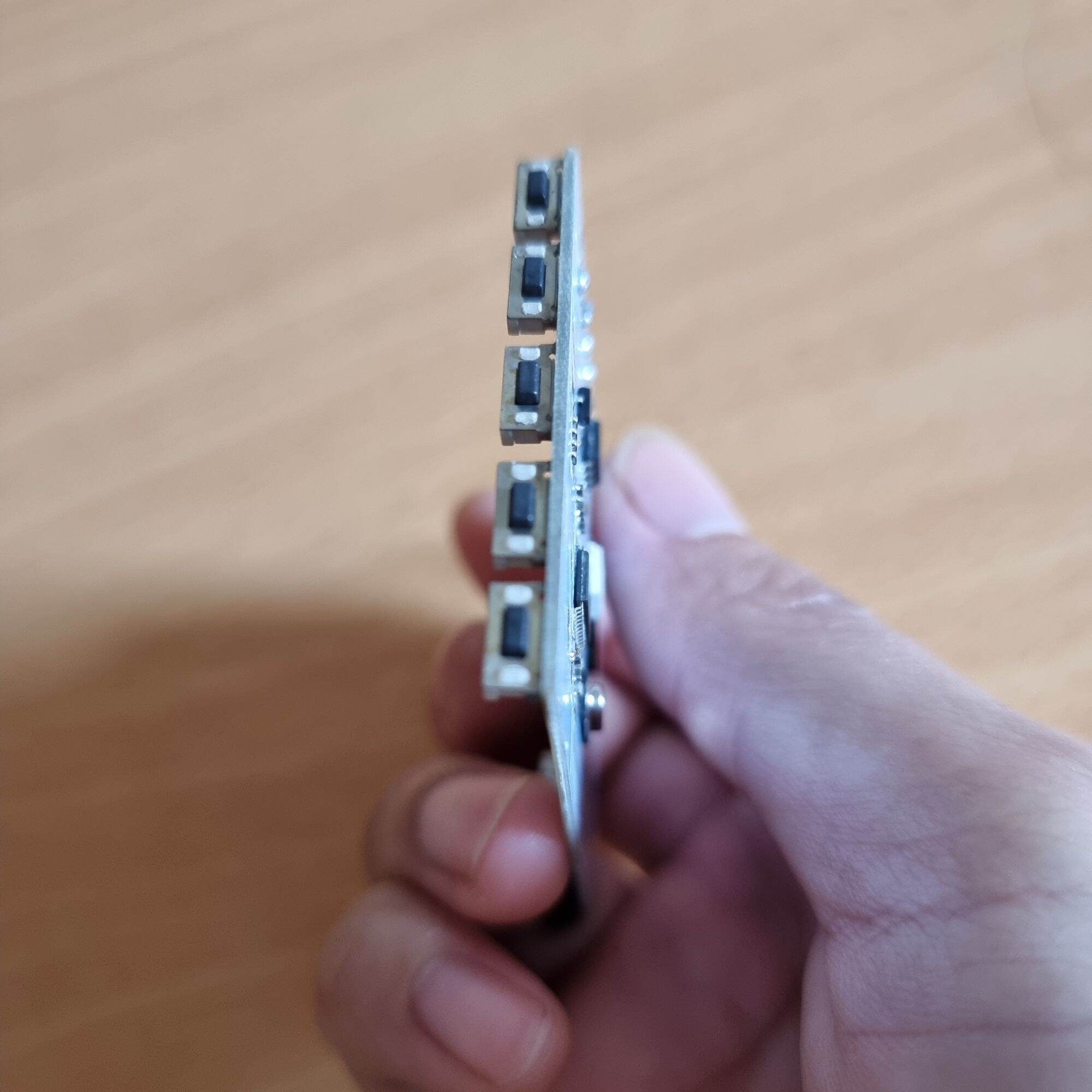 mạch loa bluetooth 3-5w giá rẻ (nghe radio +thẻ nhớ ...)