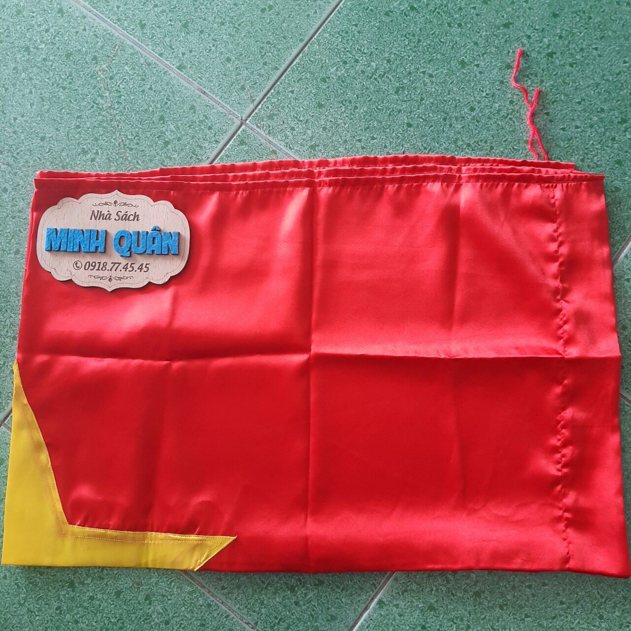 Lá cờ Tổ quốc/cờ đỏ sao vàng vải phi lụa đẹp, đắp 2 mặt, size 0,8mx1,2m