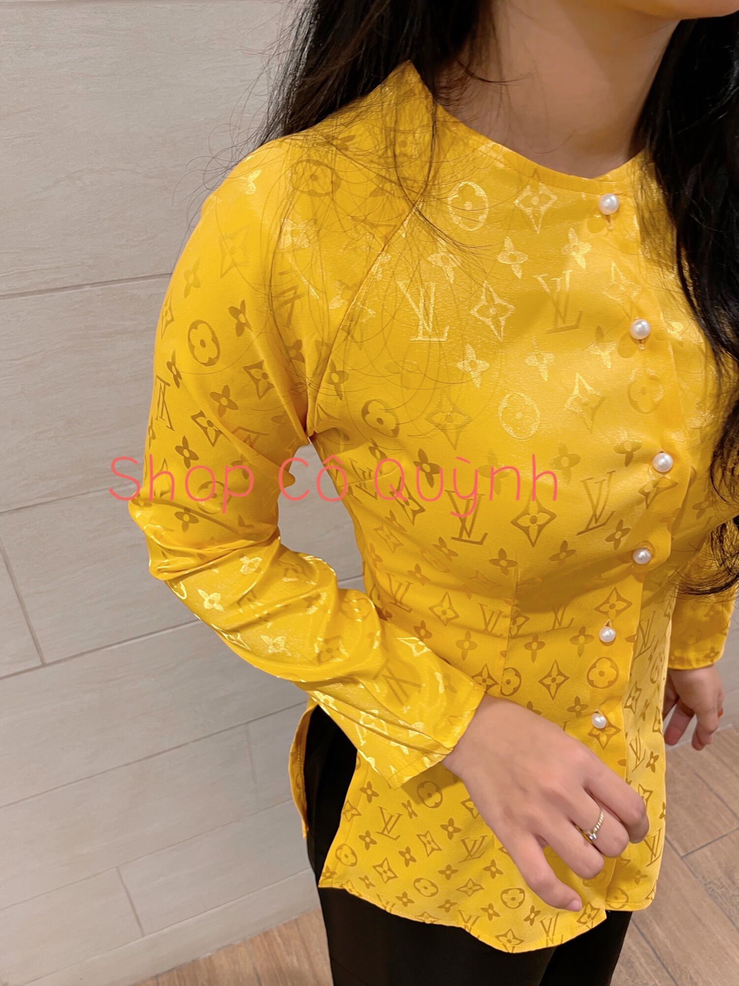 BỘ BÀ BA GẤM CHỮ NỔI L—V