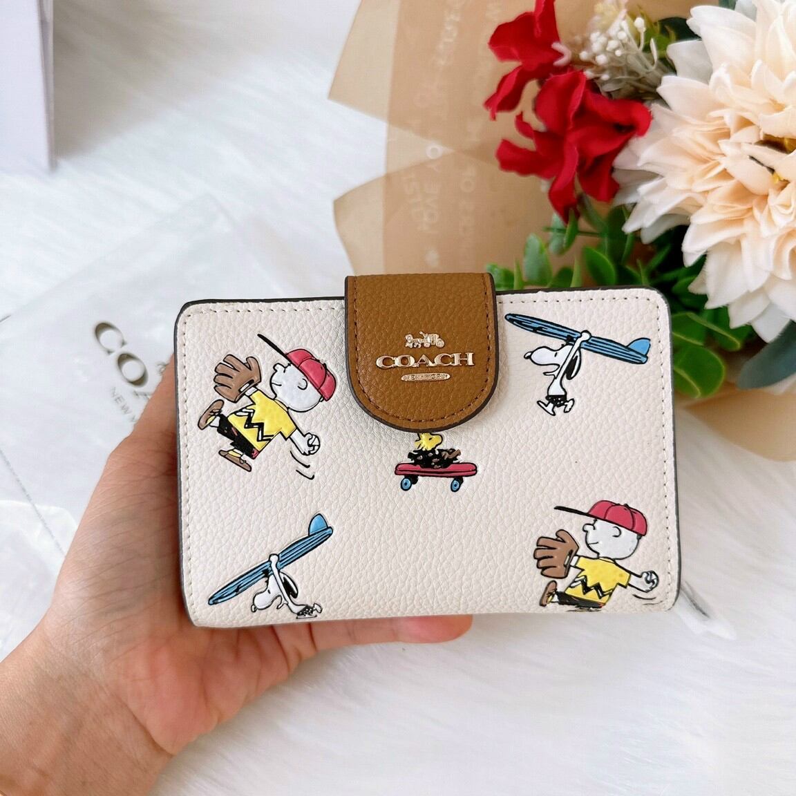 Ví C0ach zip wallet họa tiết siêu cưng