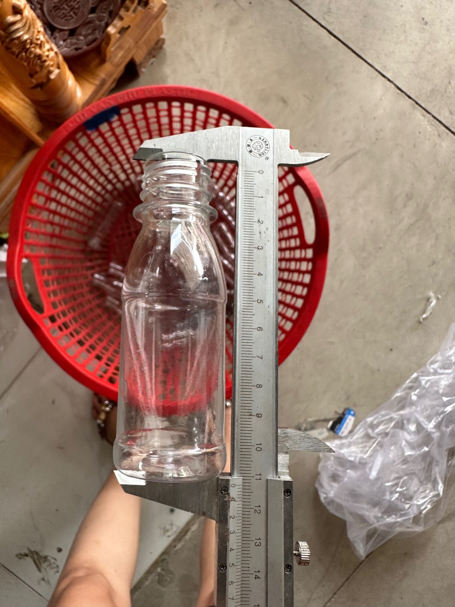 1 Chai  đựng nước sốt , nước chấm 100ml kèm nắp đen