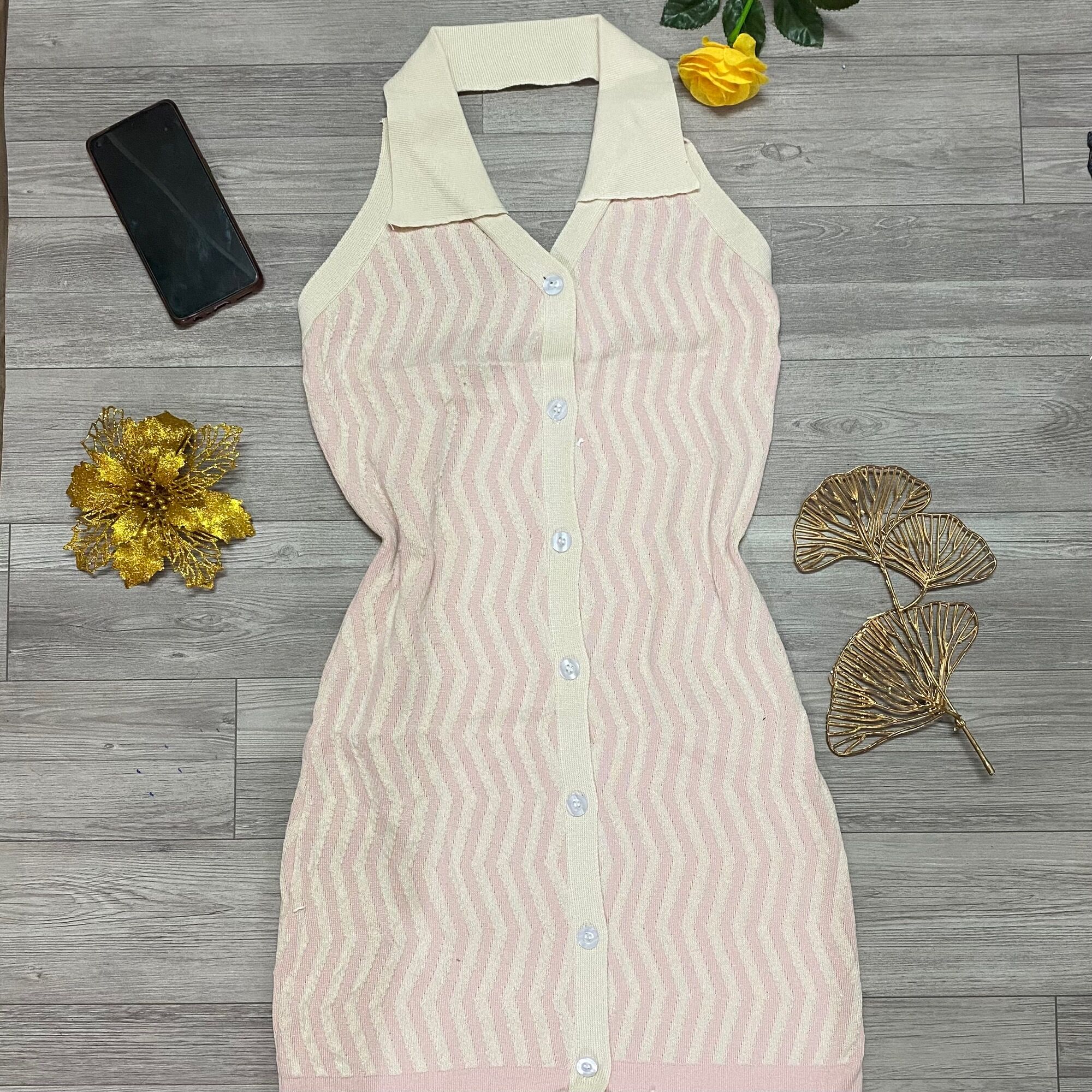 Váy body len cổ yếm hở lưng kẻ ziczac khuy giả hot hit