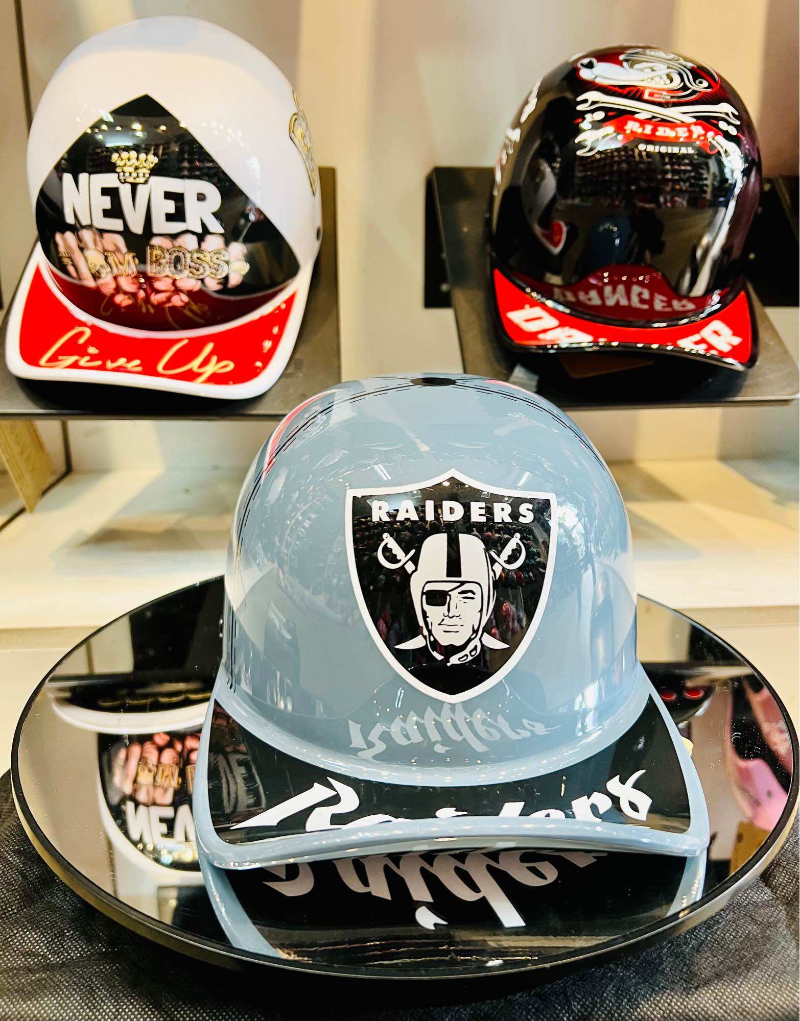 Mũ bảo hiểm lưỡi chai snapback