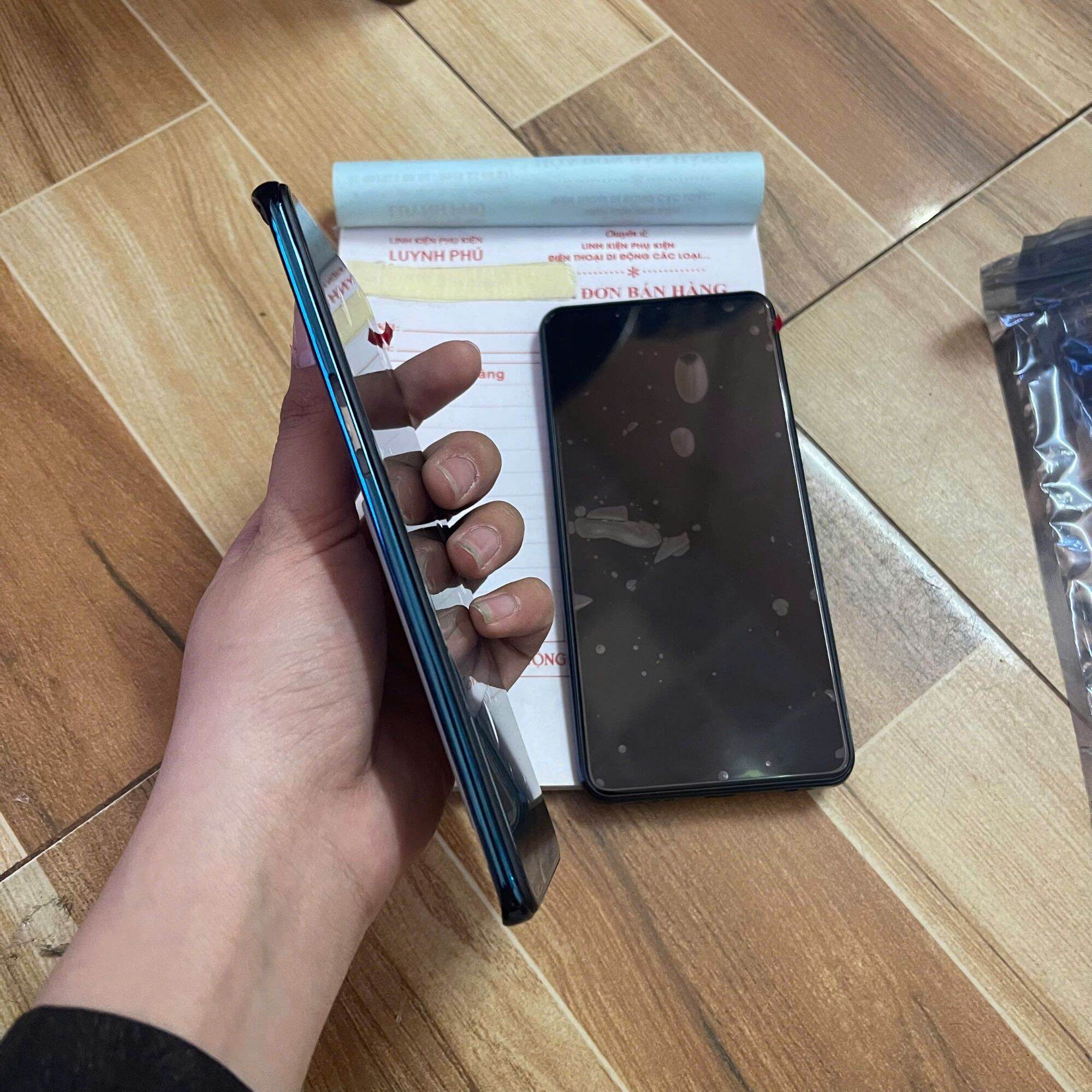 Màn hình vsmart active 3 zin hãng(tặng keo dán)
