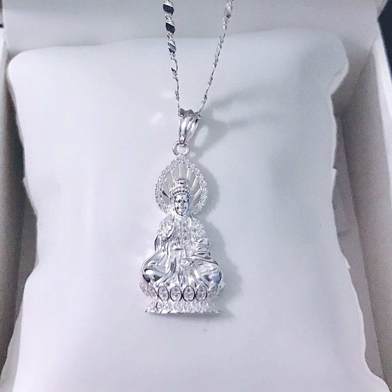 Mặt Phật quan âm bồ tát bạc đính đá ( không dây)