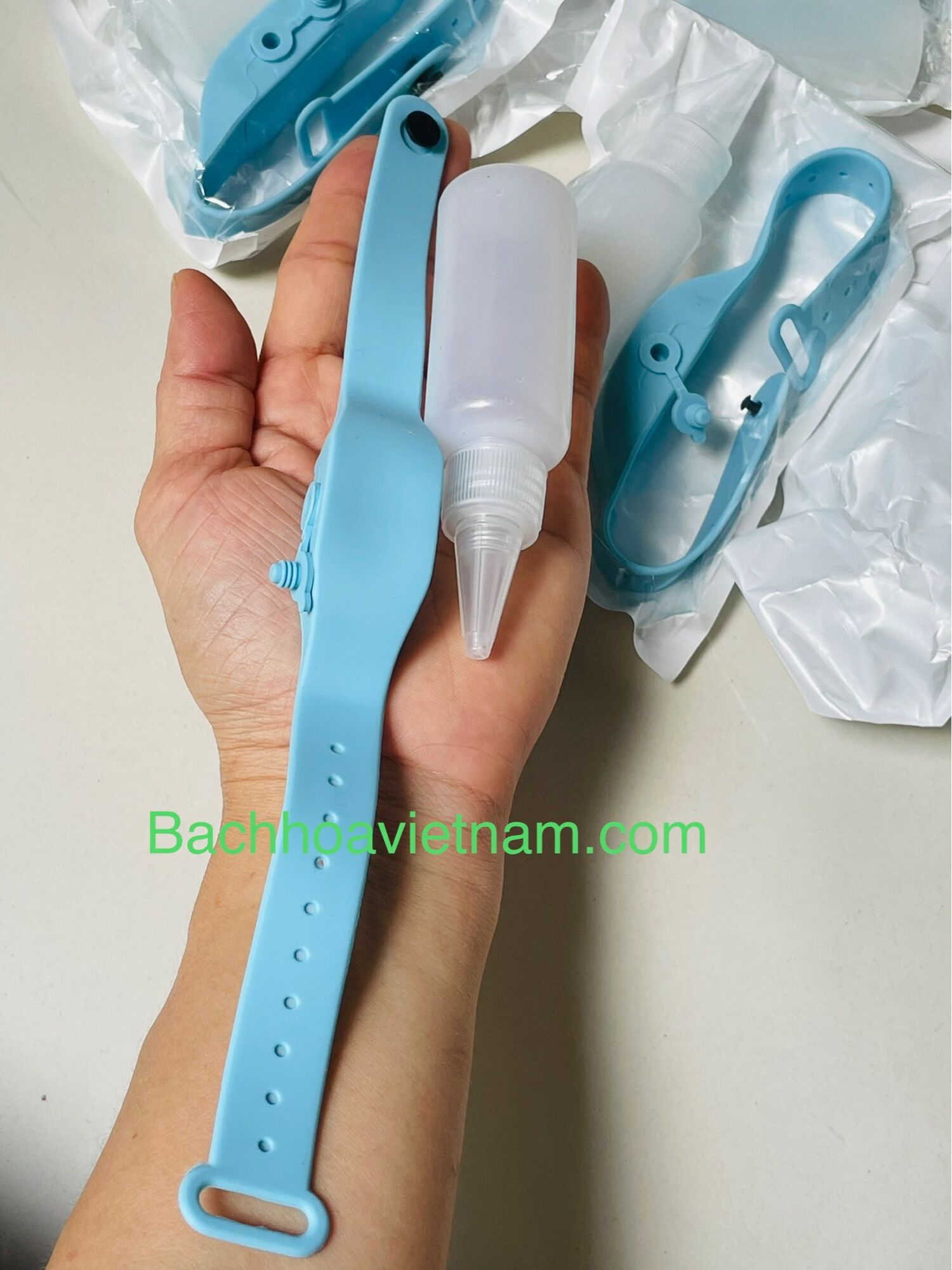 Vòng tay đựng dung dịch sát khuẩn, vòng tay xịt khuẩn nhỏ gọn sử dụng tiện lợi, cồn xịt khuẩn, vòng tay xịt khuẩn cho bé, vòng tay sát khuẩn