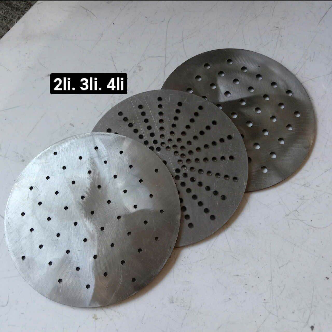 Bộ Khuôn inox  làm sợi bún  sợi bánh canh hay ép chả cá ...dành cho gia đình và quan ăn .Có 3 miếng 
