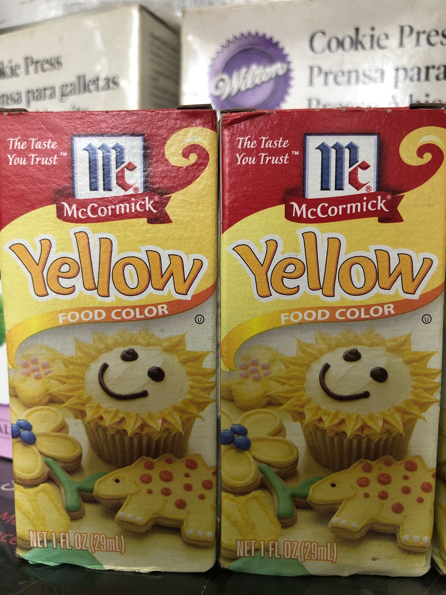 Màu vàng thực phẩm McCormick 29ml yellow icing color