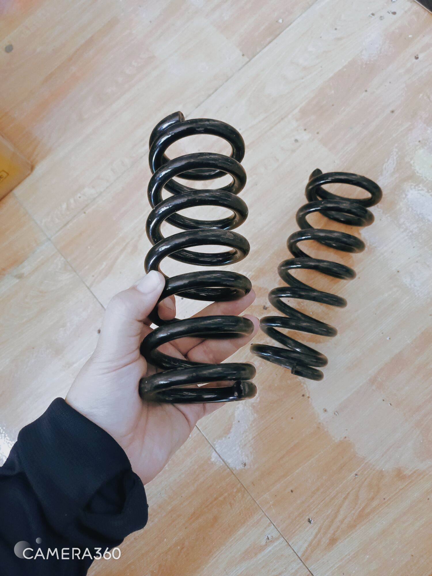 Cặp lò xo nhíp xe ba gác