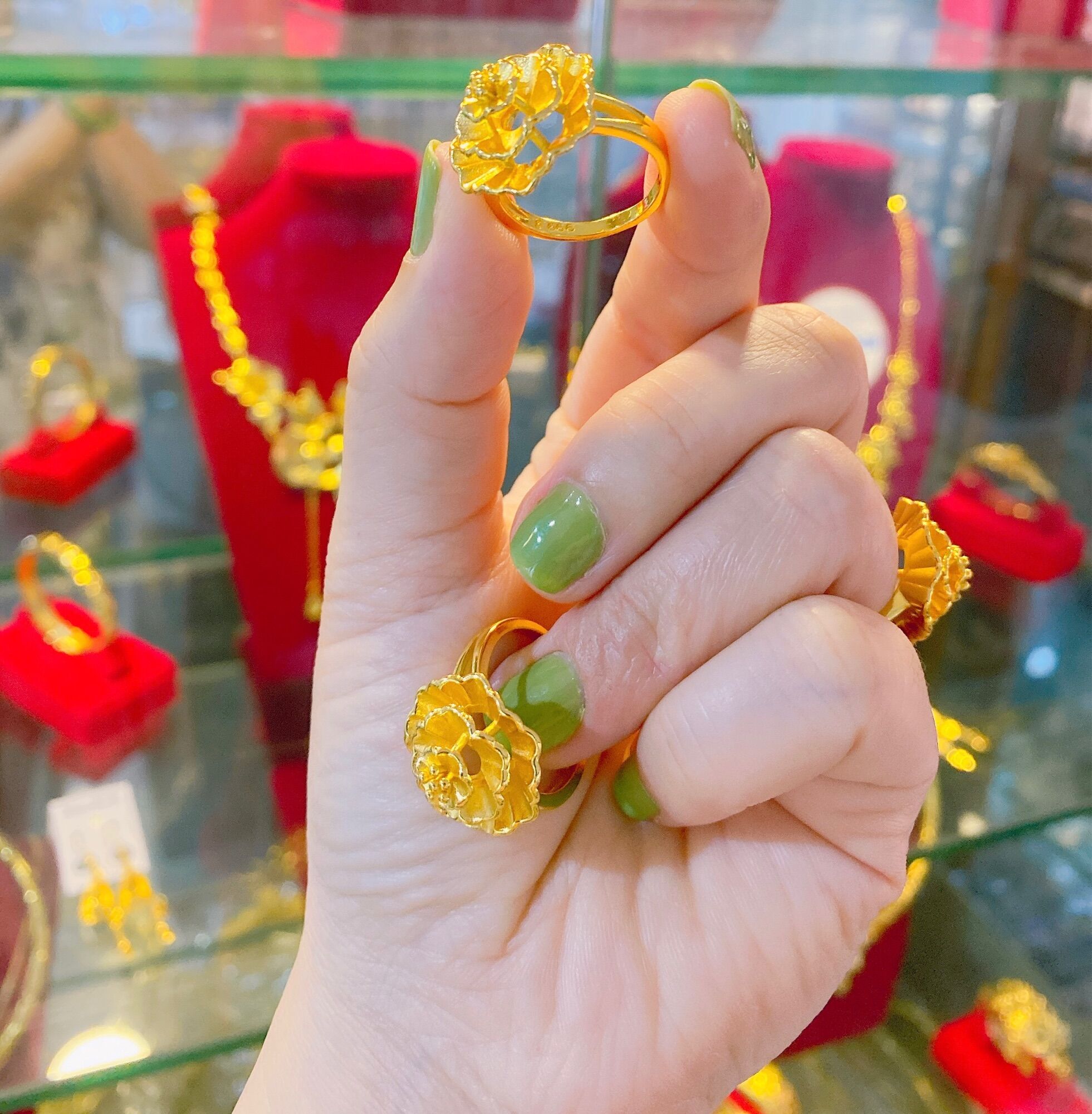 Nhẫn cưới kiểu hoa mạ vàng 24k mẫu mới