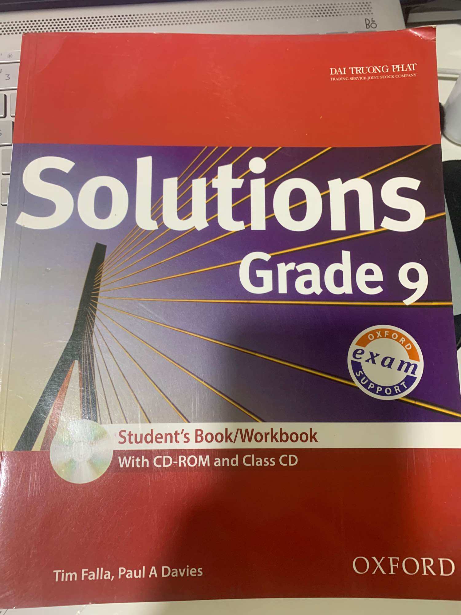 Sách solution grade 9 - xả kho