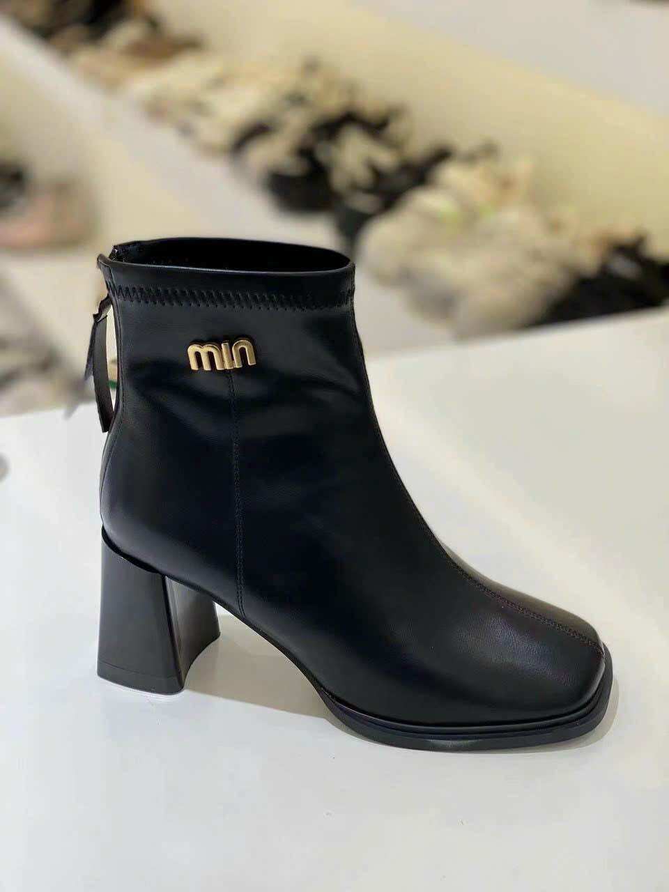 Bốt da lỳ cổ thấp chữ M IU hottrend