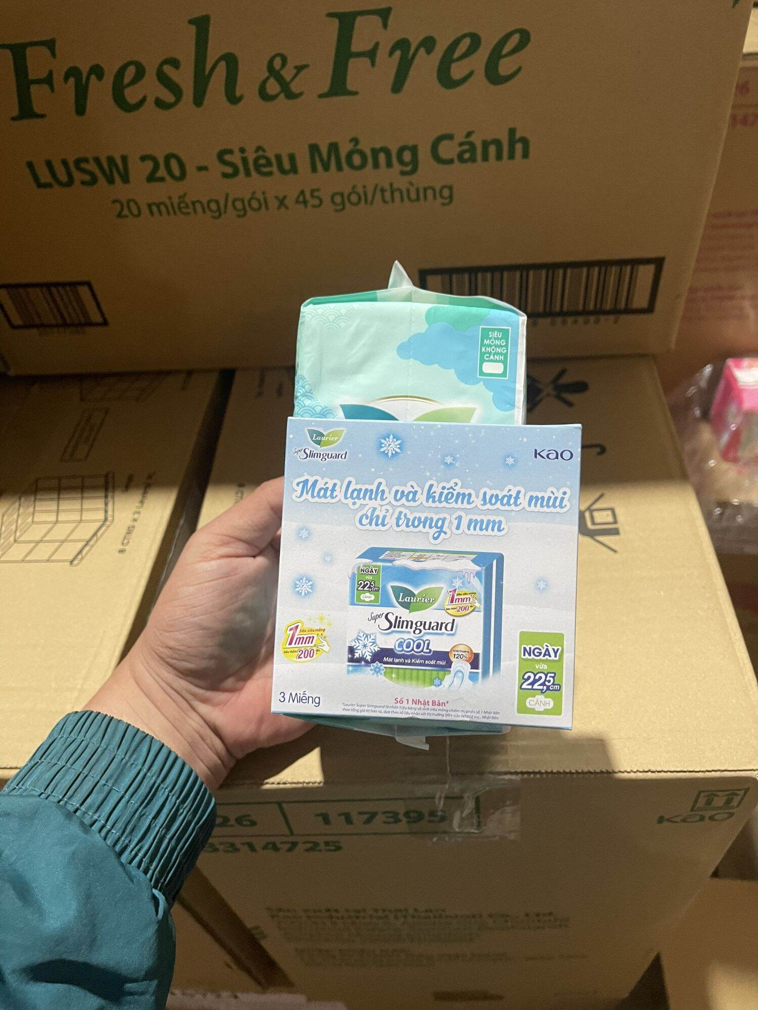 Combo 3 túi = 60 miếng băng vệ sinh có cánh Laurie