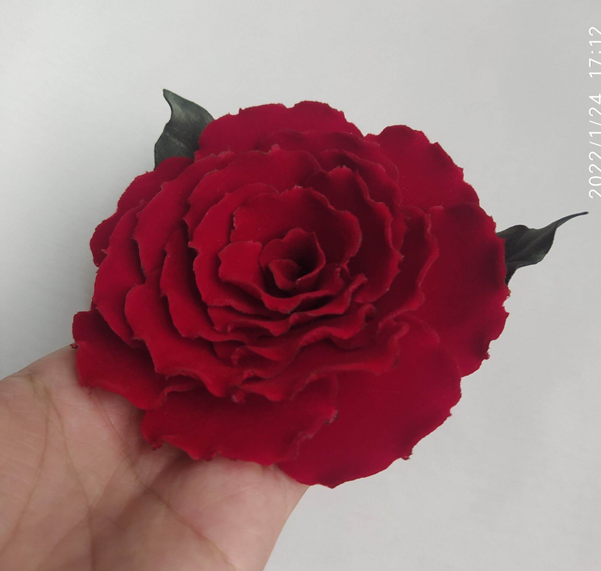 Hoa cài áo Canto handmade màu đỏ