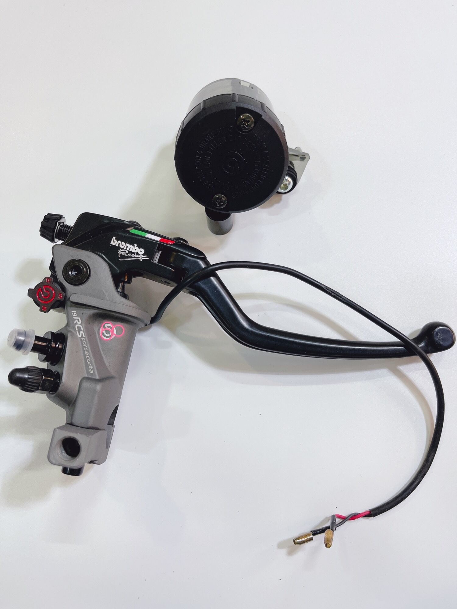 Tay thắng bình Brembo 1:1 tặng kèm bình dầu lớn