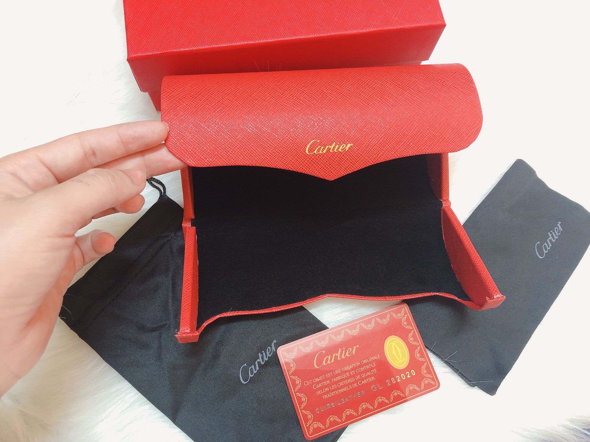 Hộp Đựng Kính Cartier