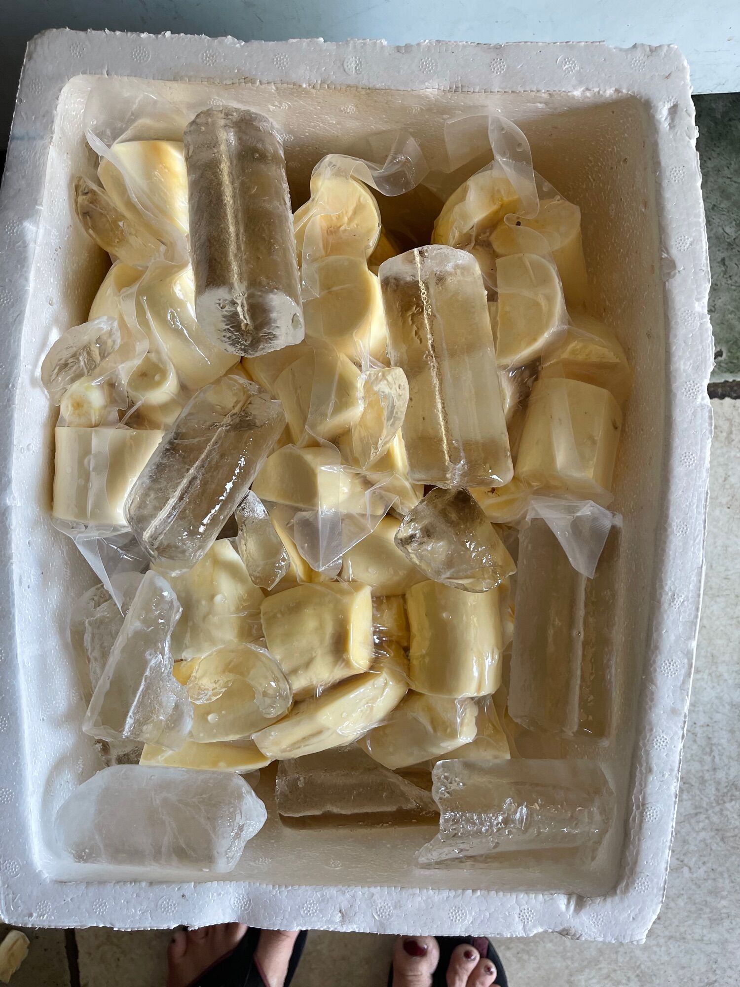 2kg khoai mì vàng giống Thái (lột sẵn, hút ép chân không)