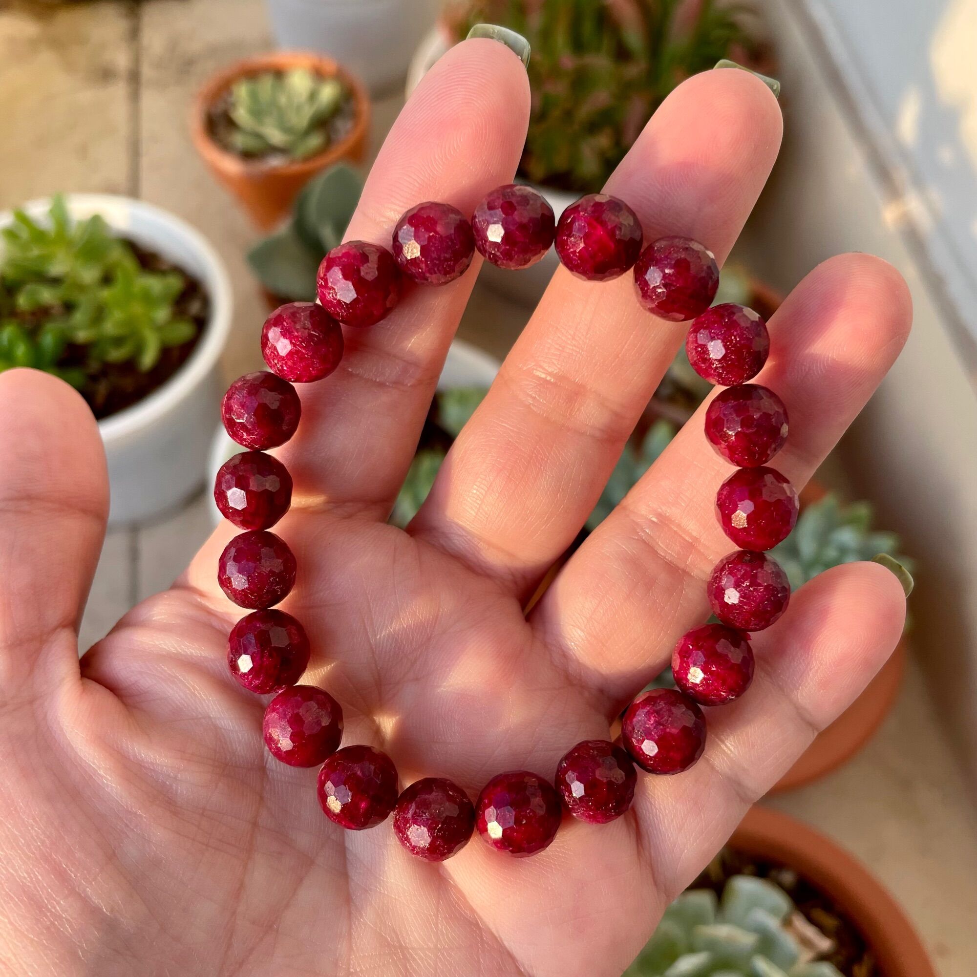 Vòng tay Ruby Nam Phi màu đỏ mận giác ánh đẹp