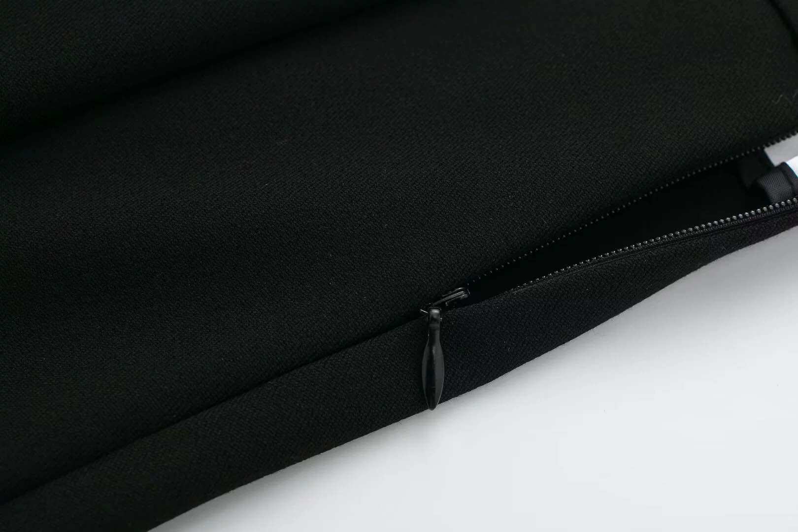 Chân váy Zara xếp ly cạp phối trắng 2 lớp