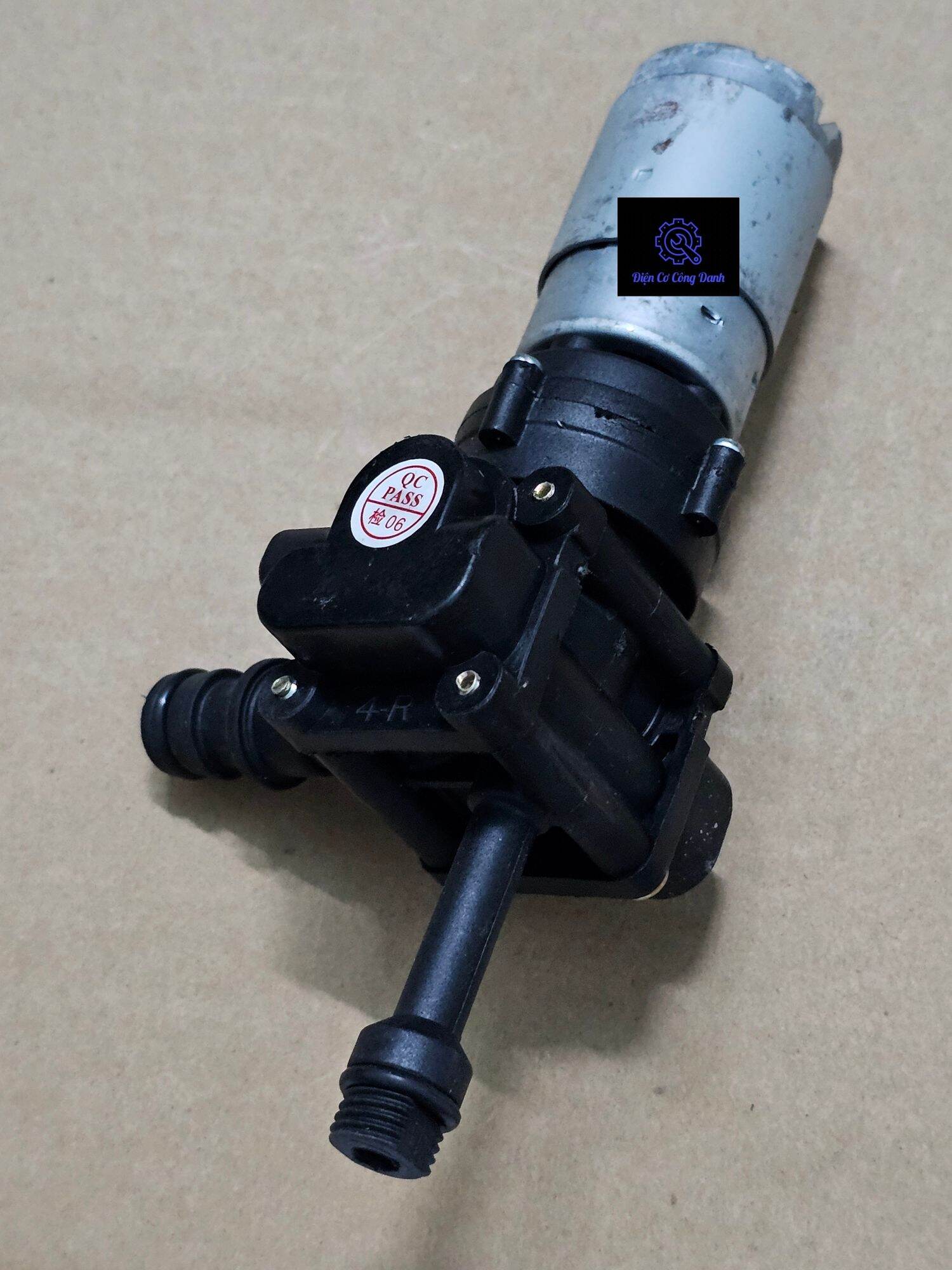 Lõi và motor 21v lắp máy rửa xe pin mini cầm tay