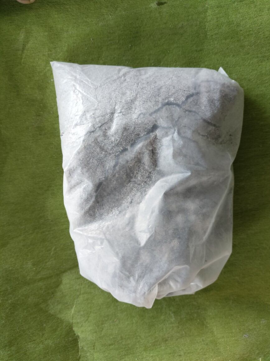 Tro-Cát trắng bỏ lư hương (bát nhang)
