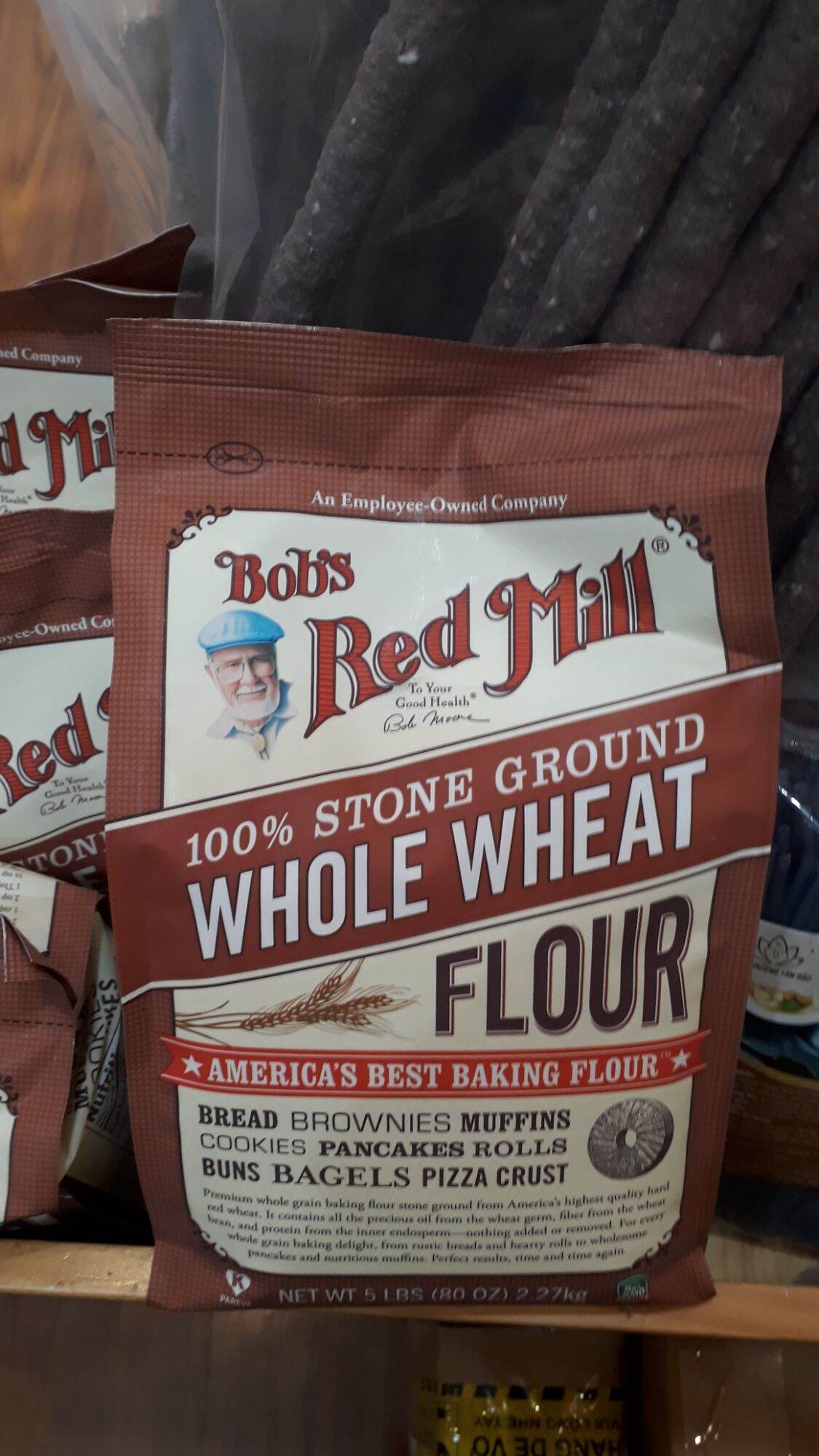 Bột mì nguyên cám hiệu Bob's Red Mill, 2,27kg
