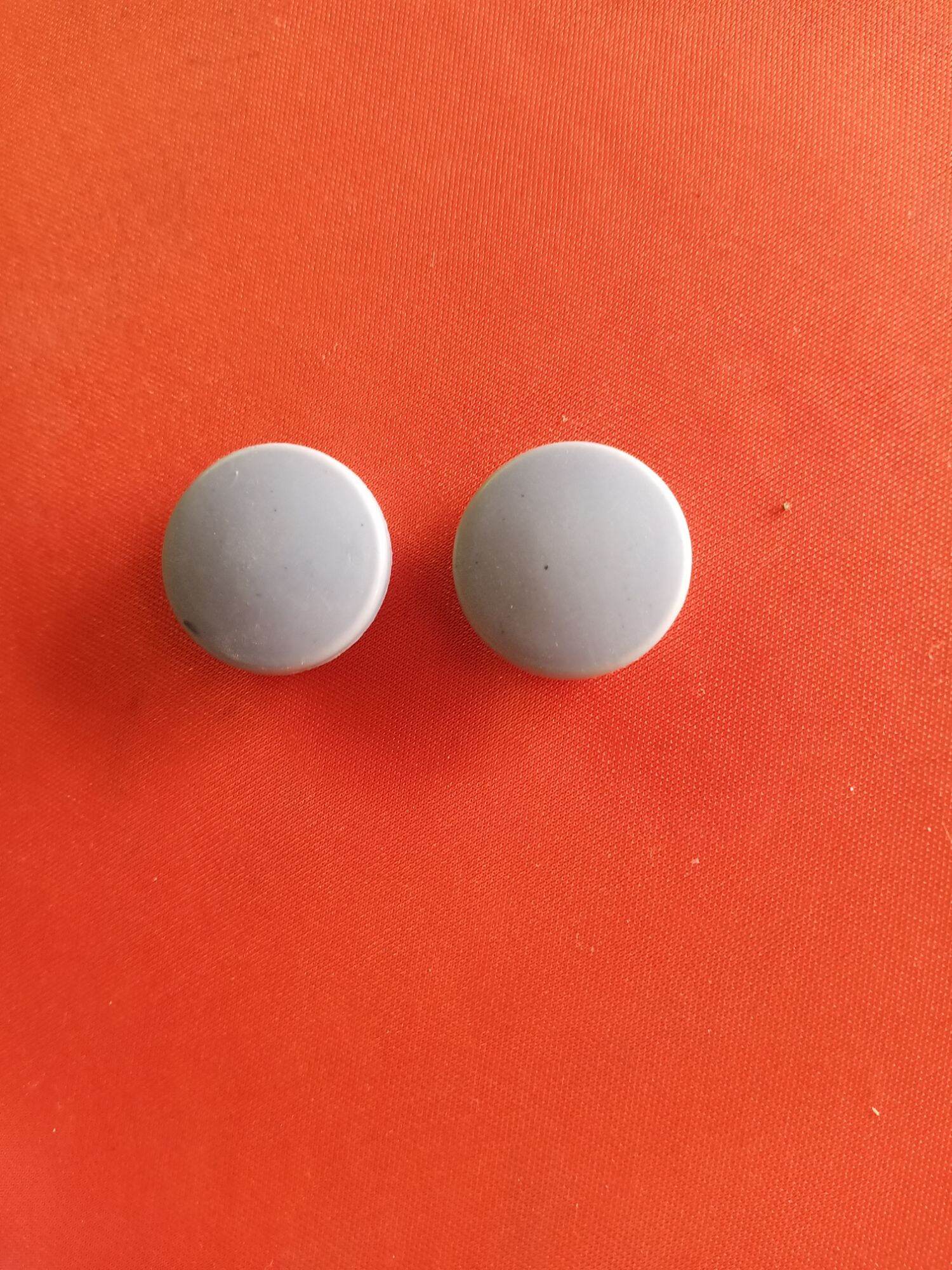 2 nắp nhựa chụp lỗ ốc giò dĩa xe đạp