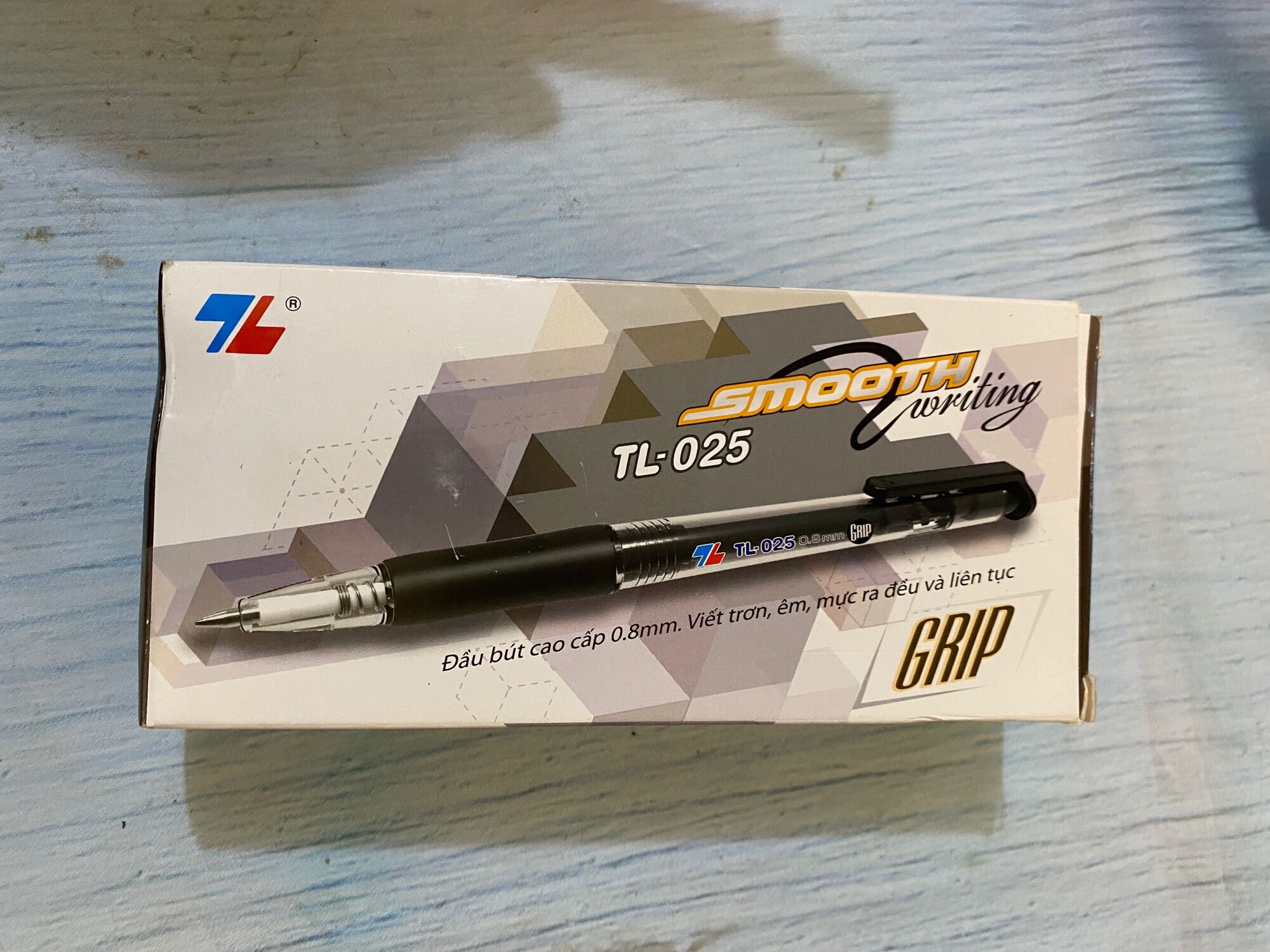 Hộp 20 chiếc bút bi 025