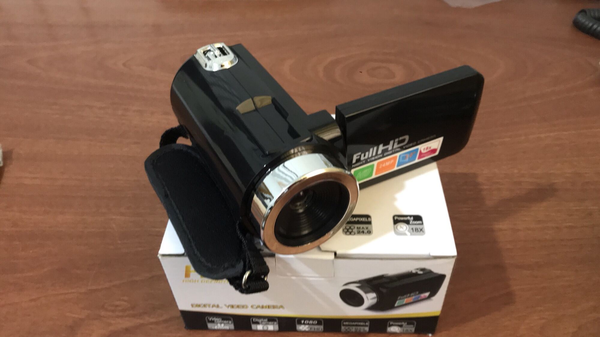 [HCM]Máy quay phim cầm tay gia đình 18X (1080P) Tặng kèm thẻ nhớ 32GB