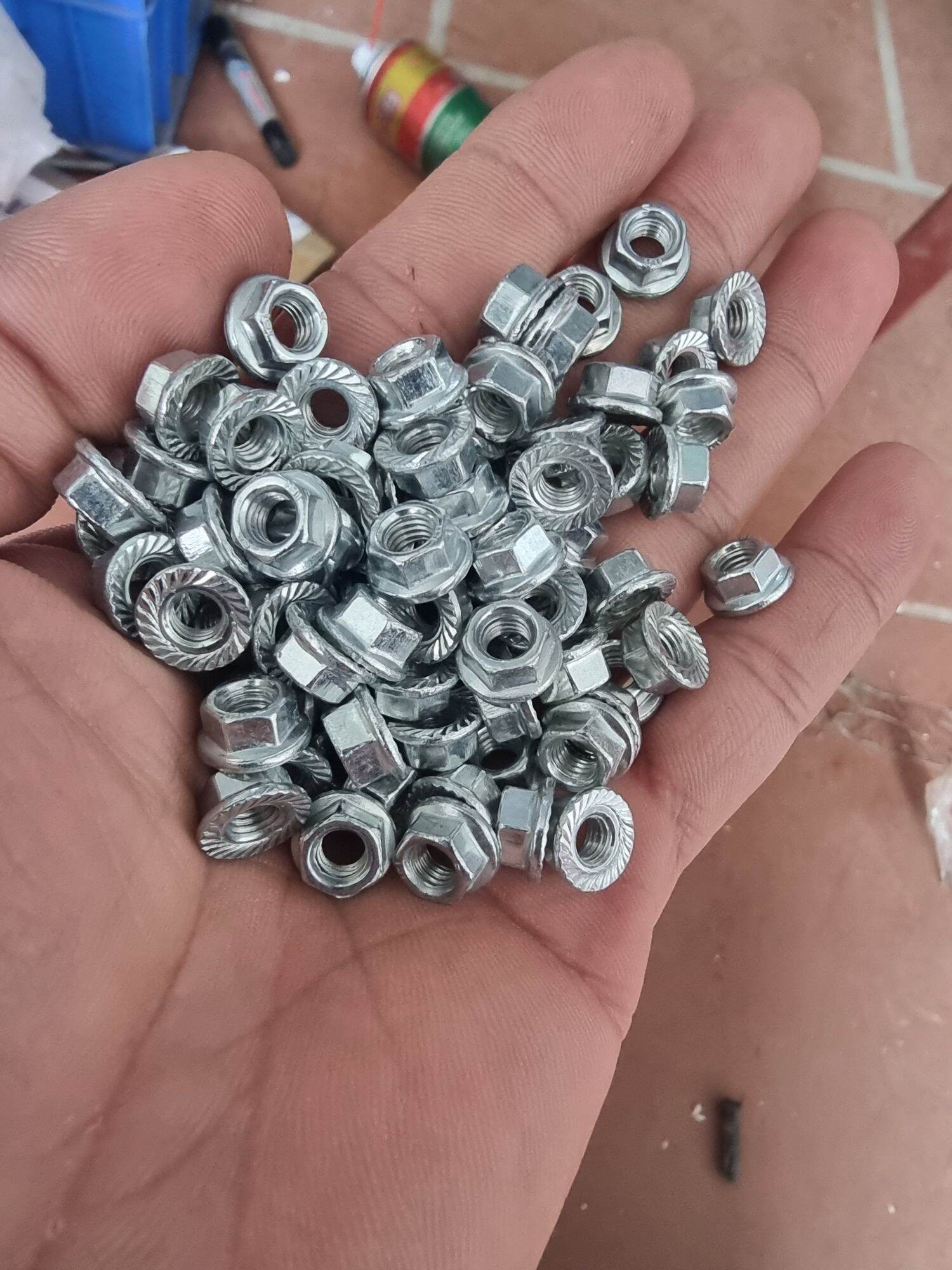 50 ê cu liền long đen M8